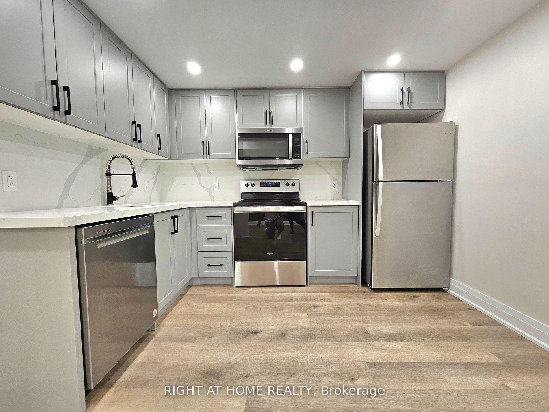 406 Calderstone Crescent Unit Bsmt photo 3