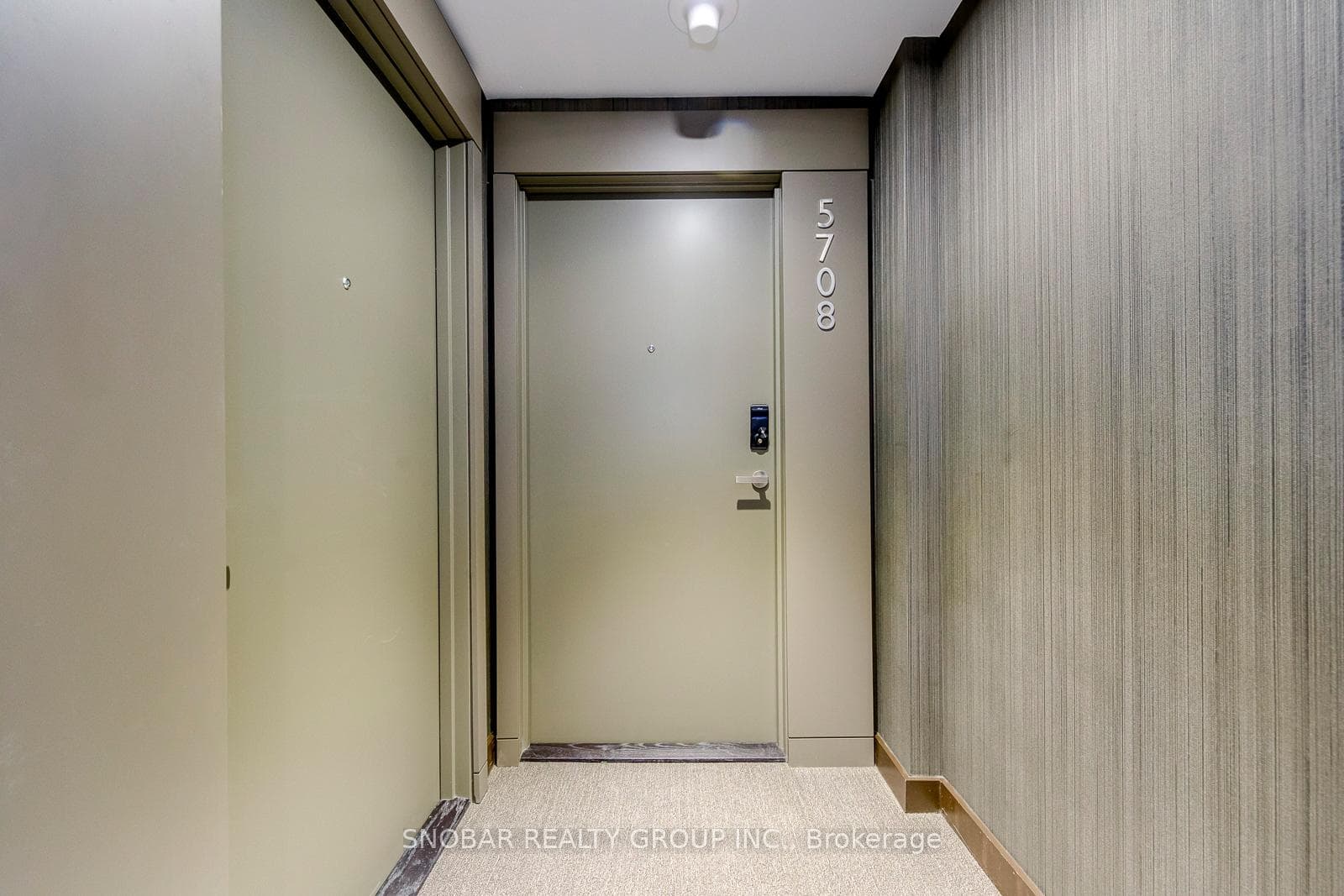 448 Burnhamthorpe Road Unit 5708 photo 4