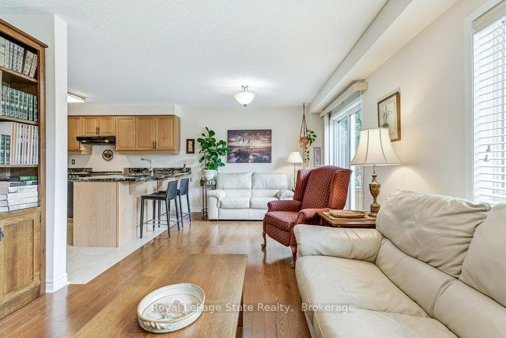 25 Golden Iris Crescent photo 16