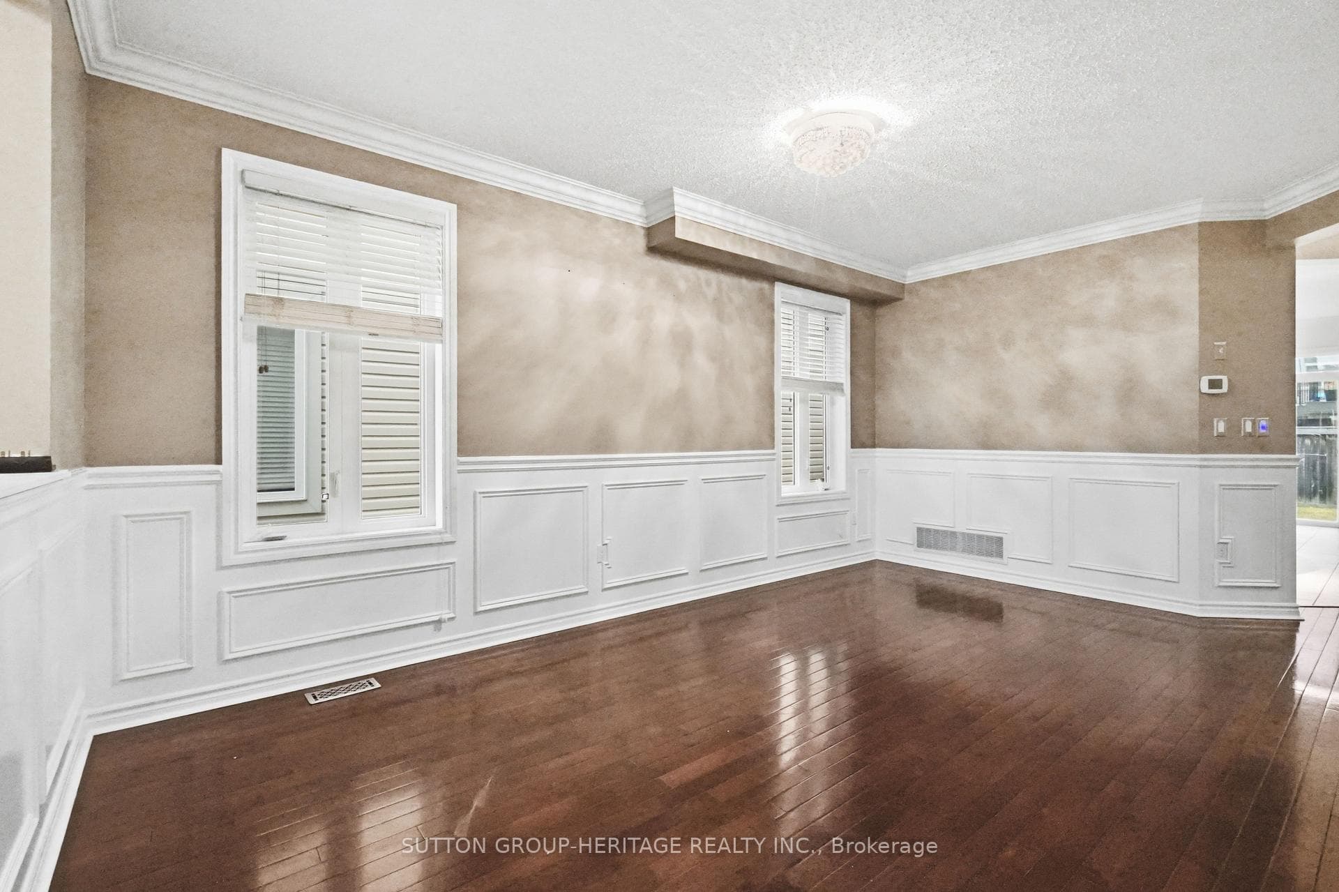 16 Shrewsbury Drive photo 4