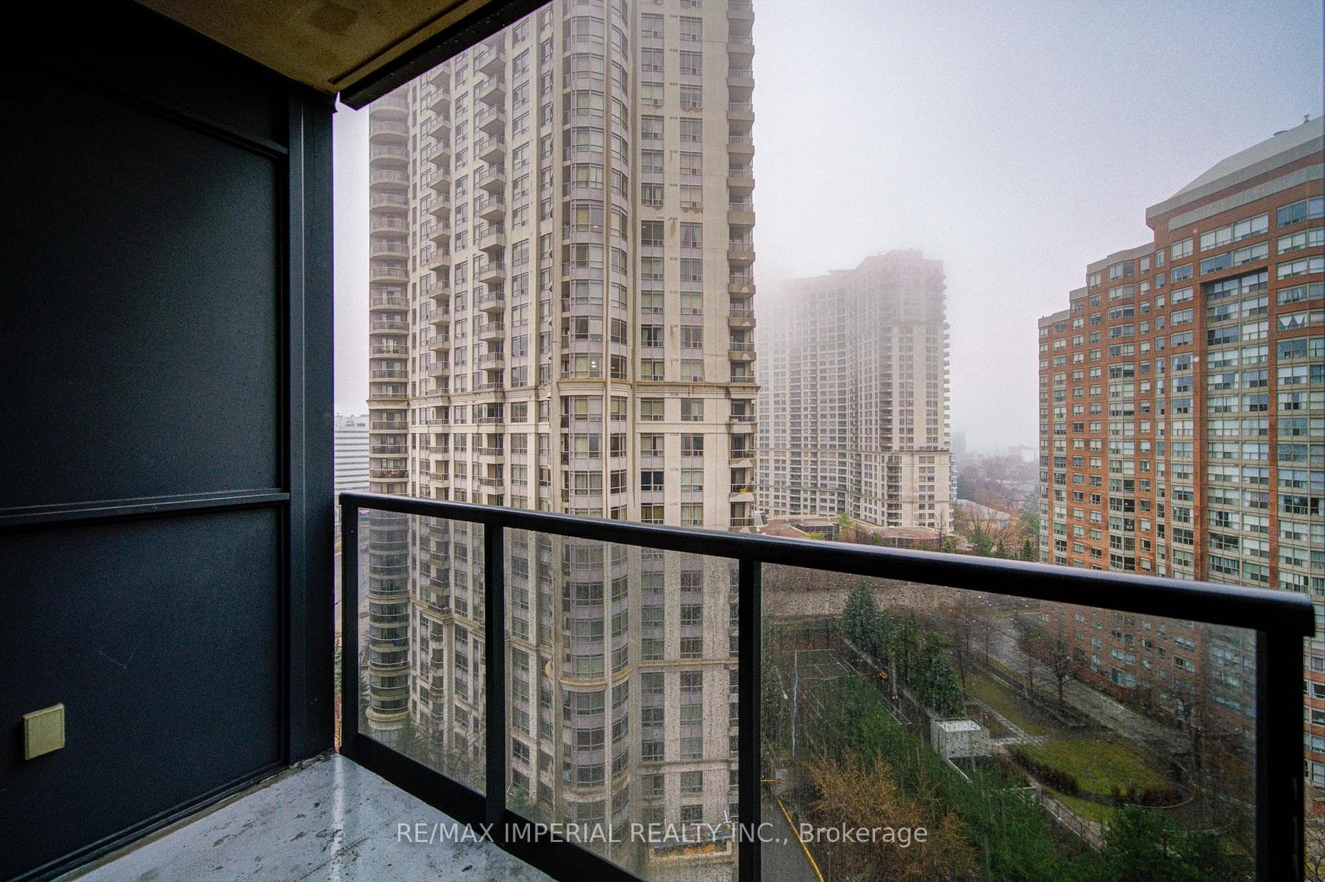 330 Burnhamthorpe Road Unit 1408 photo 14