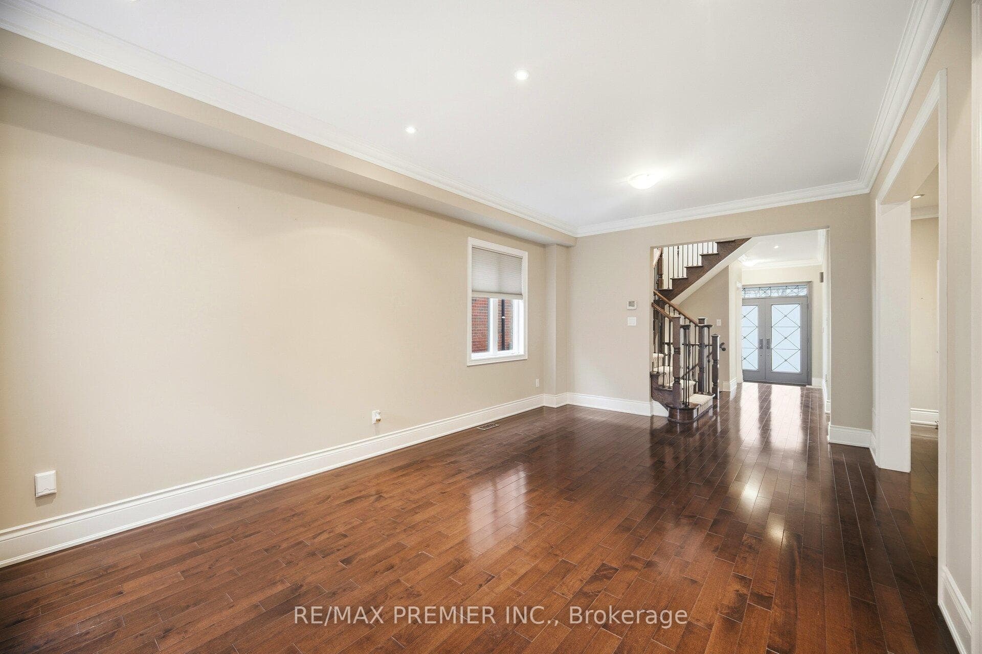 56 Stark Crescent photo 5