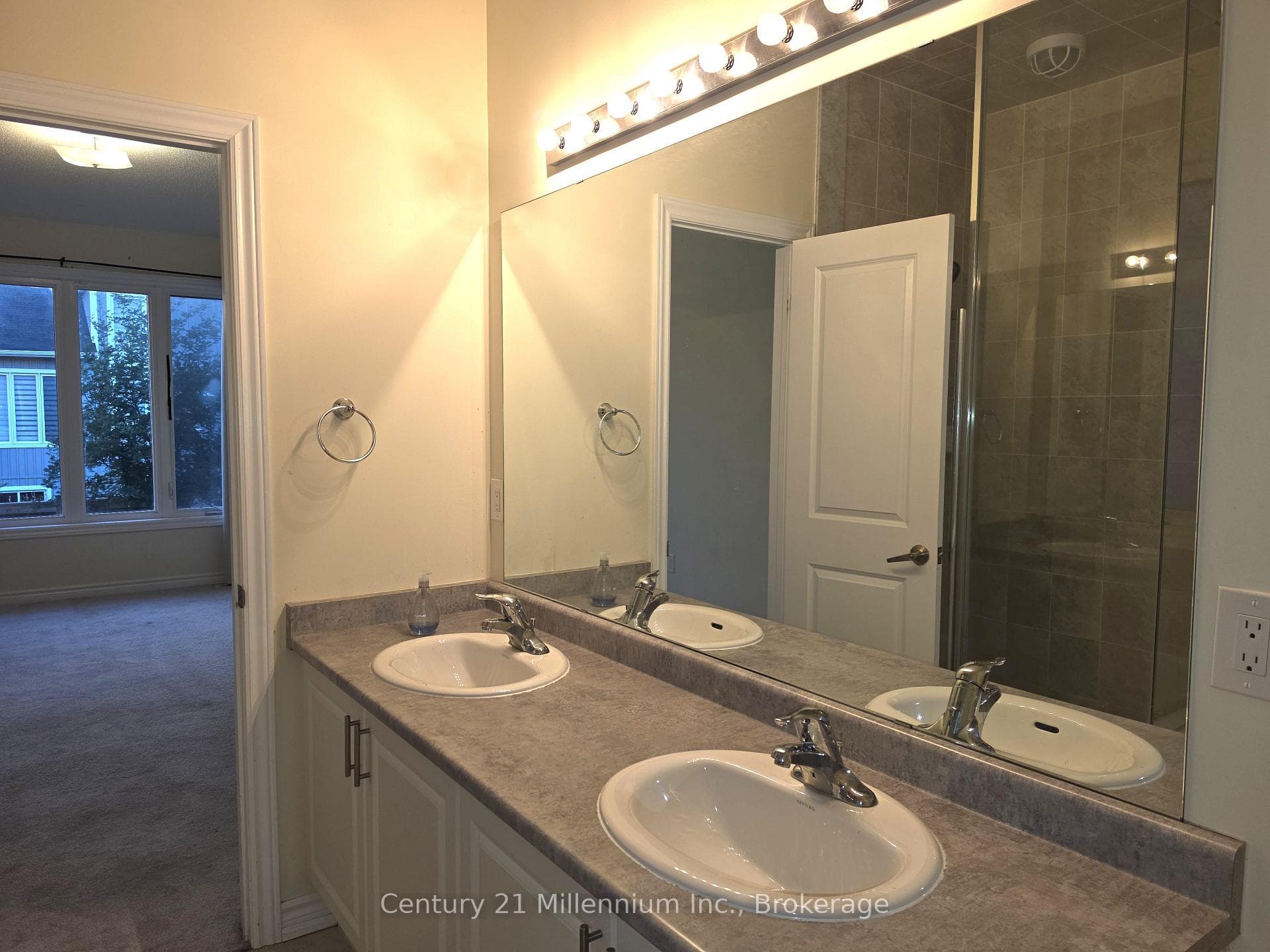 double sink ensuite