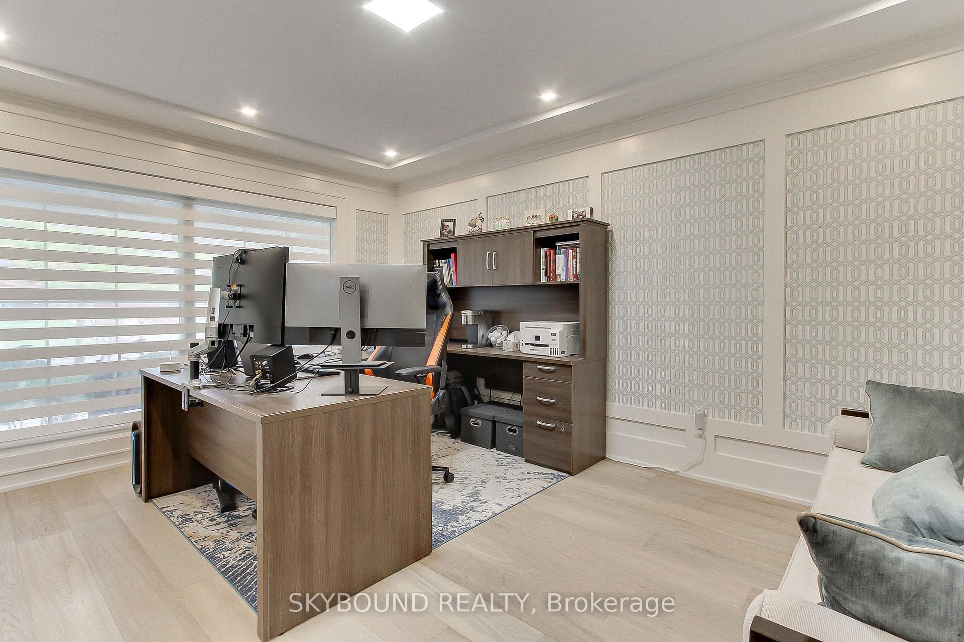 12 Queensborough Crescent photo 24