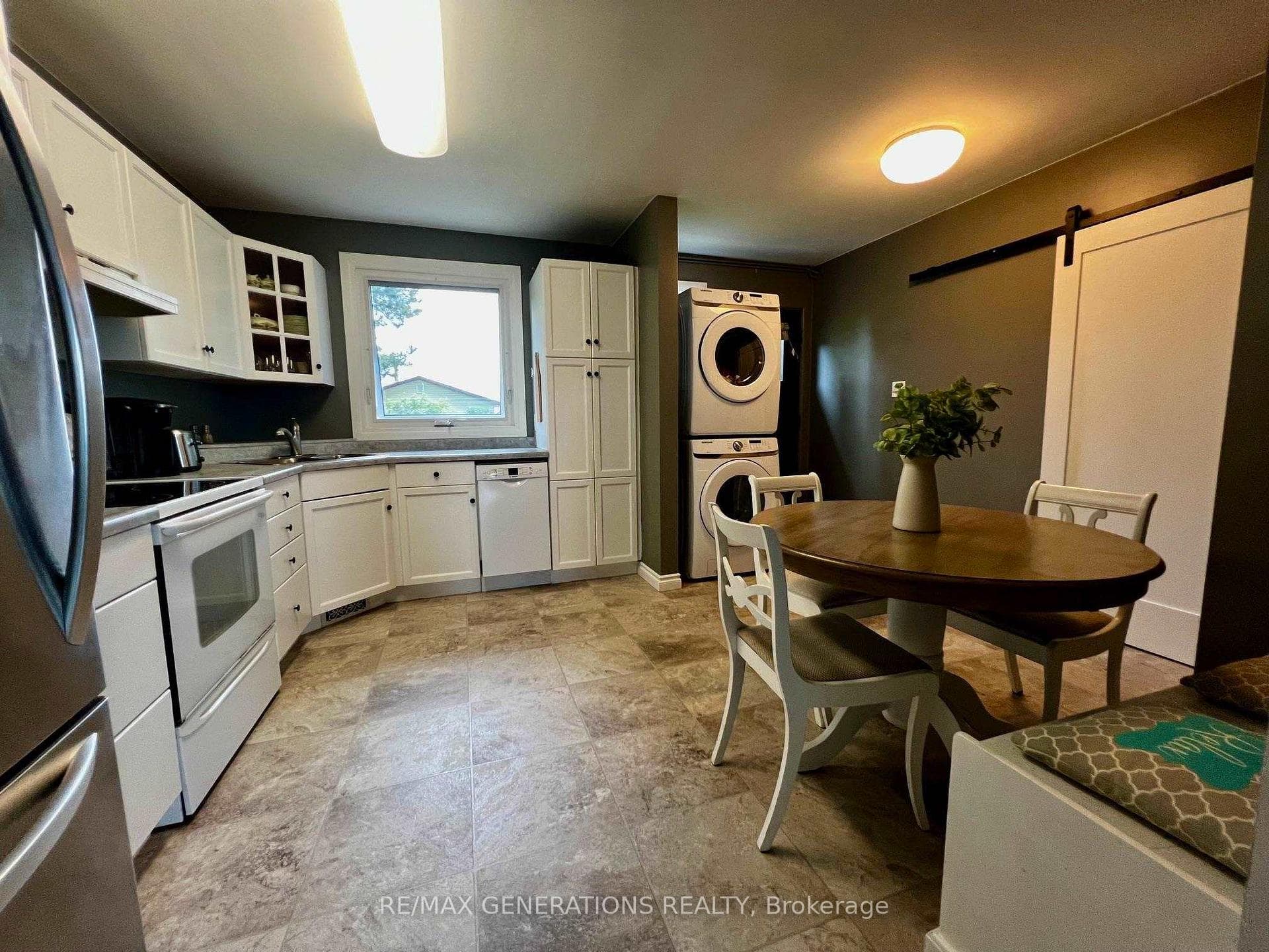 926 Crawford Place photo 4