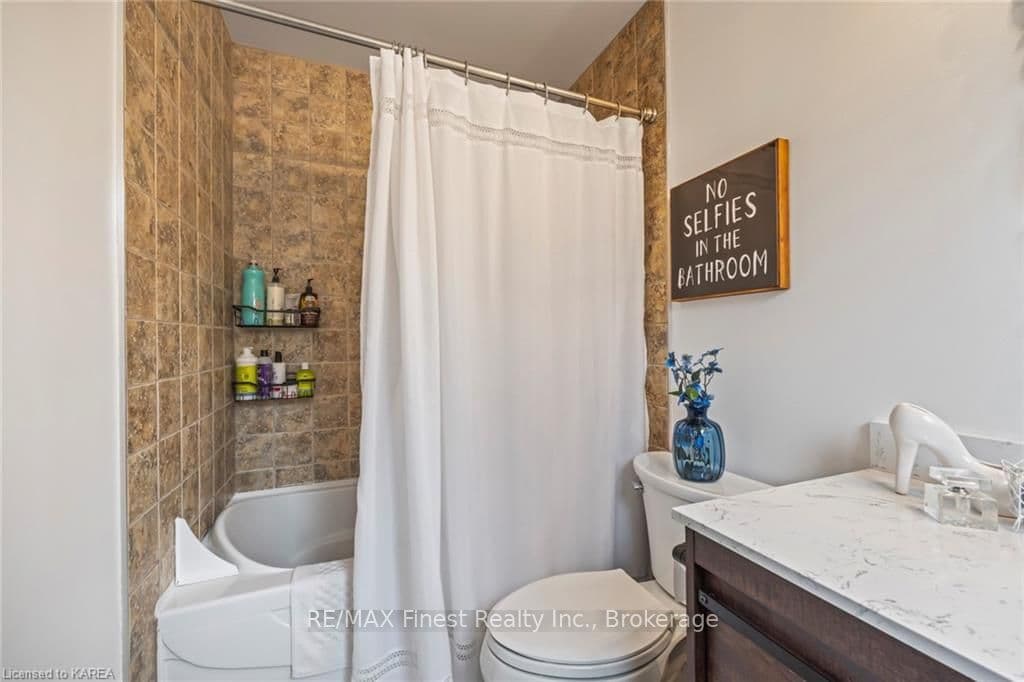 1146 LANCASTER Drive photo 22
