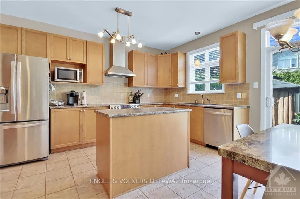 20 FLINTRIDGE Crescent photo 8