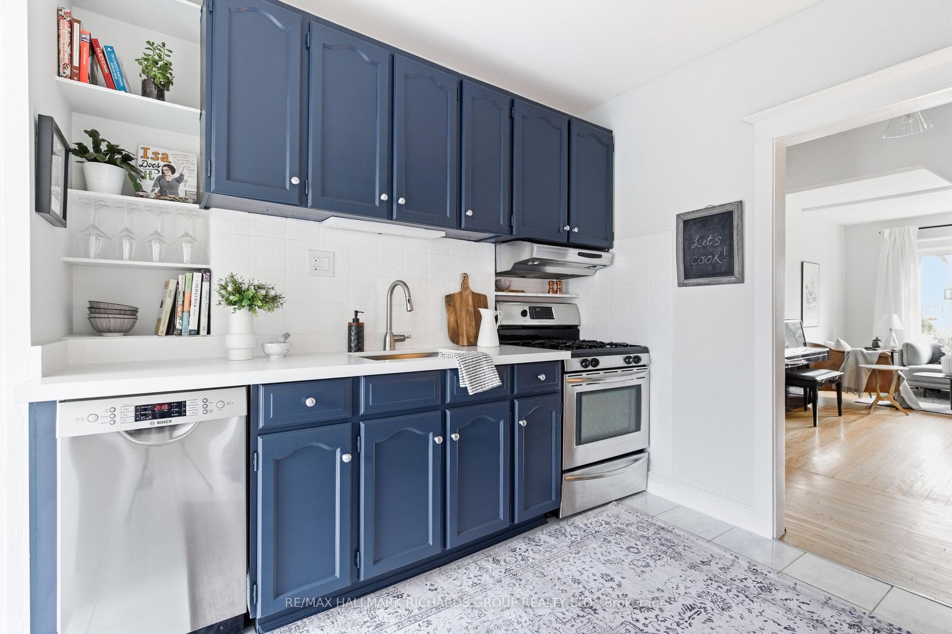 32 Costain Avenue photo 8