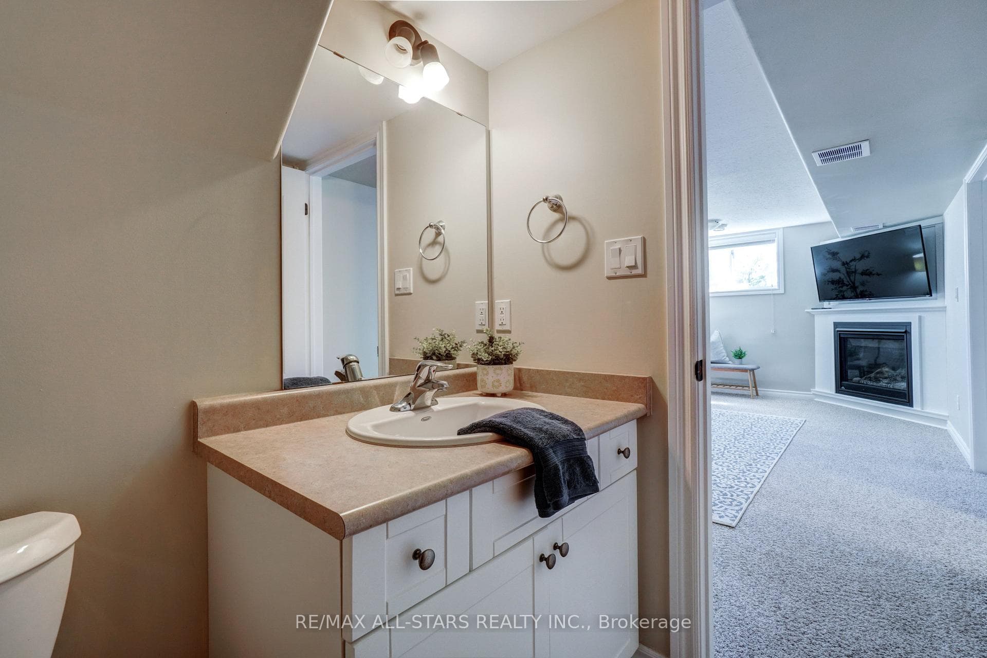 14 Laurent Boulevard photo 33