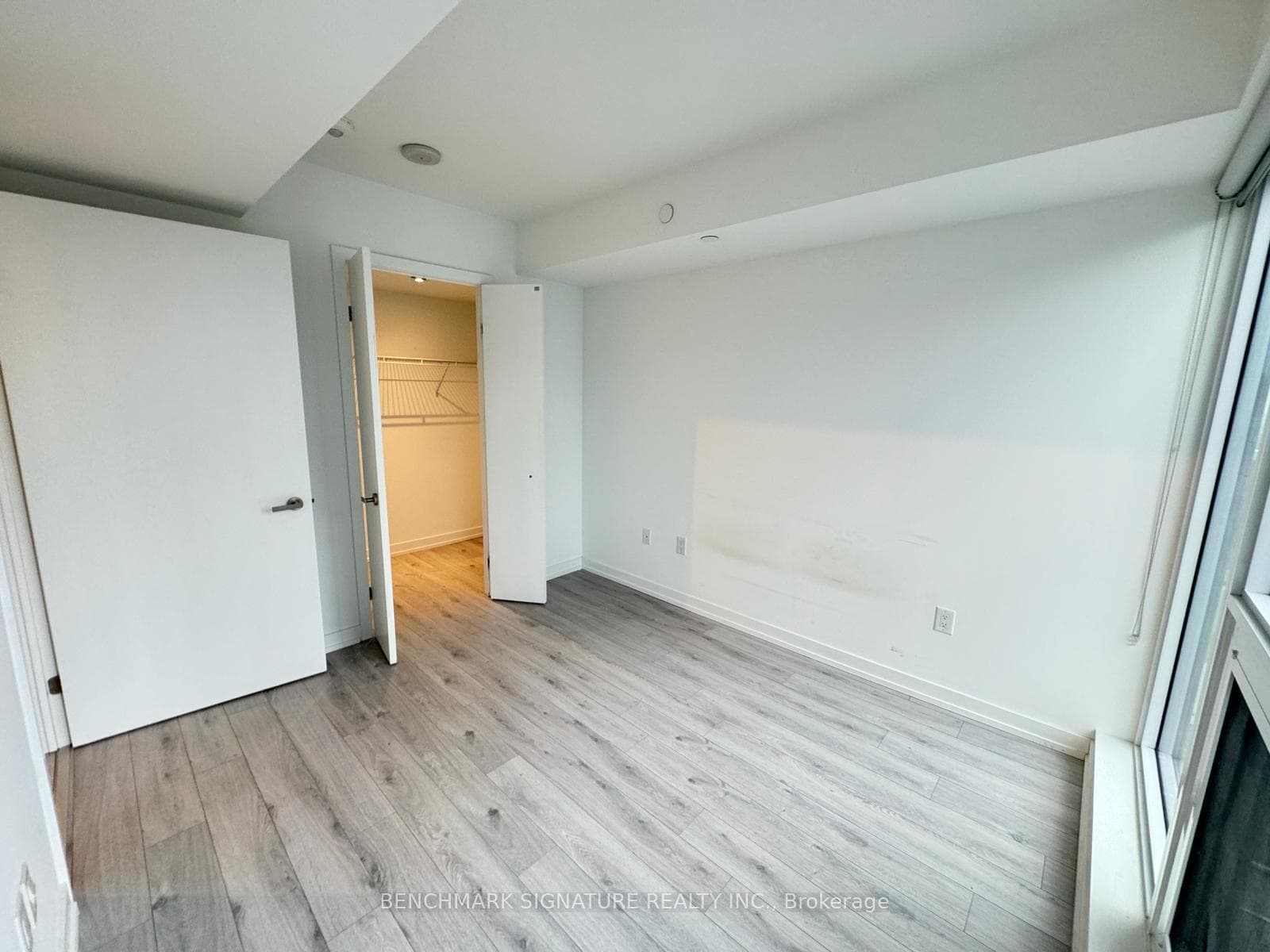 77 Shuter Street Unit 3105 photo 9