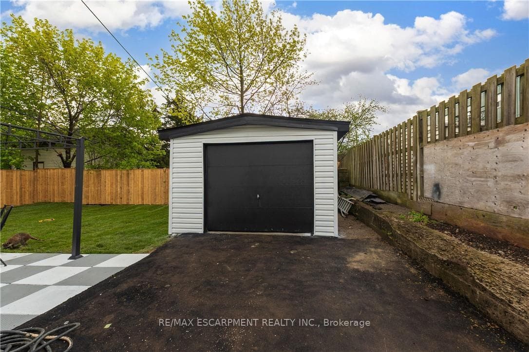 487 East 37th Street photo 41