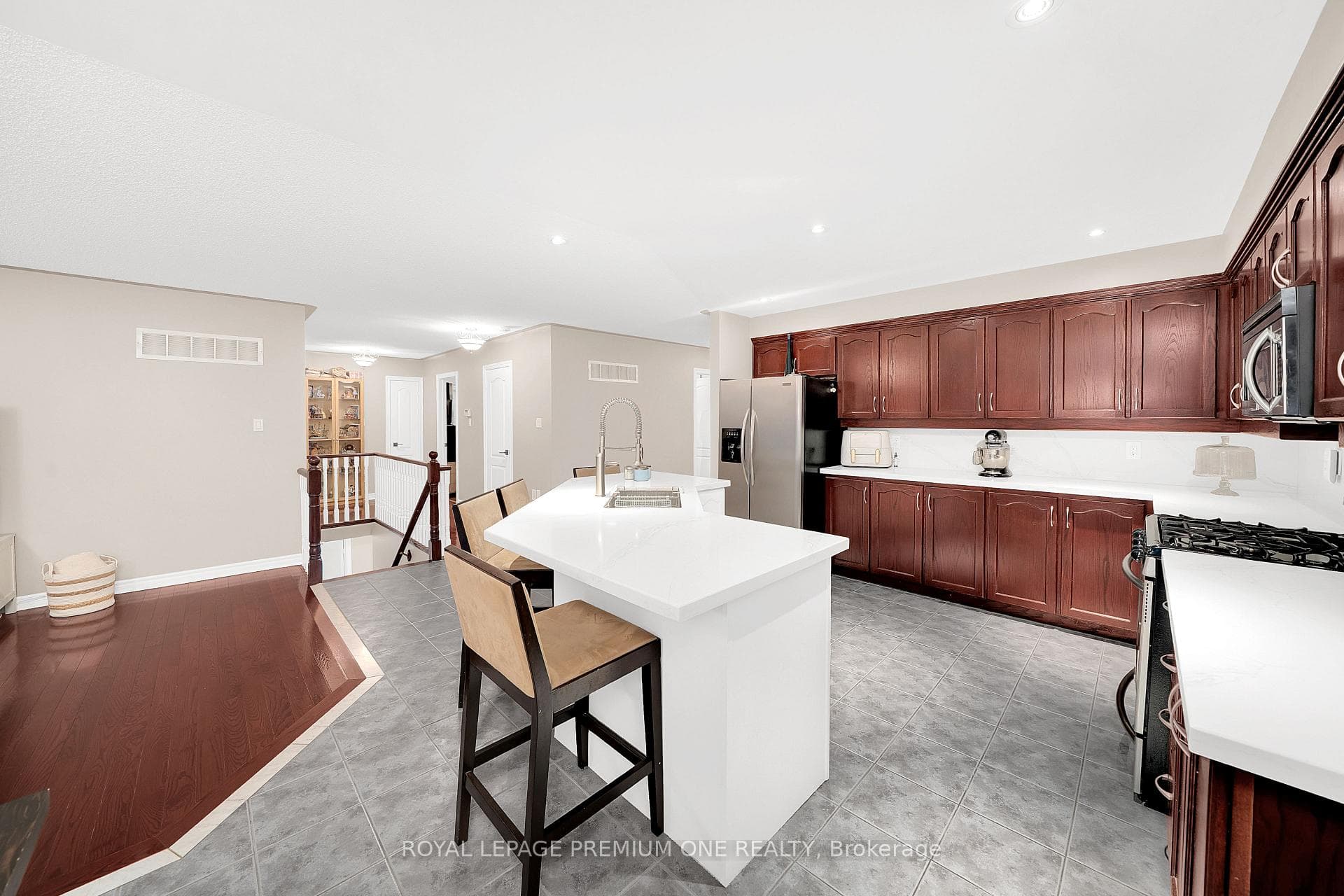 19 Taylor Court photo 8