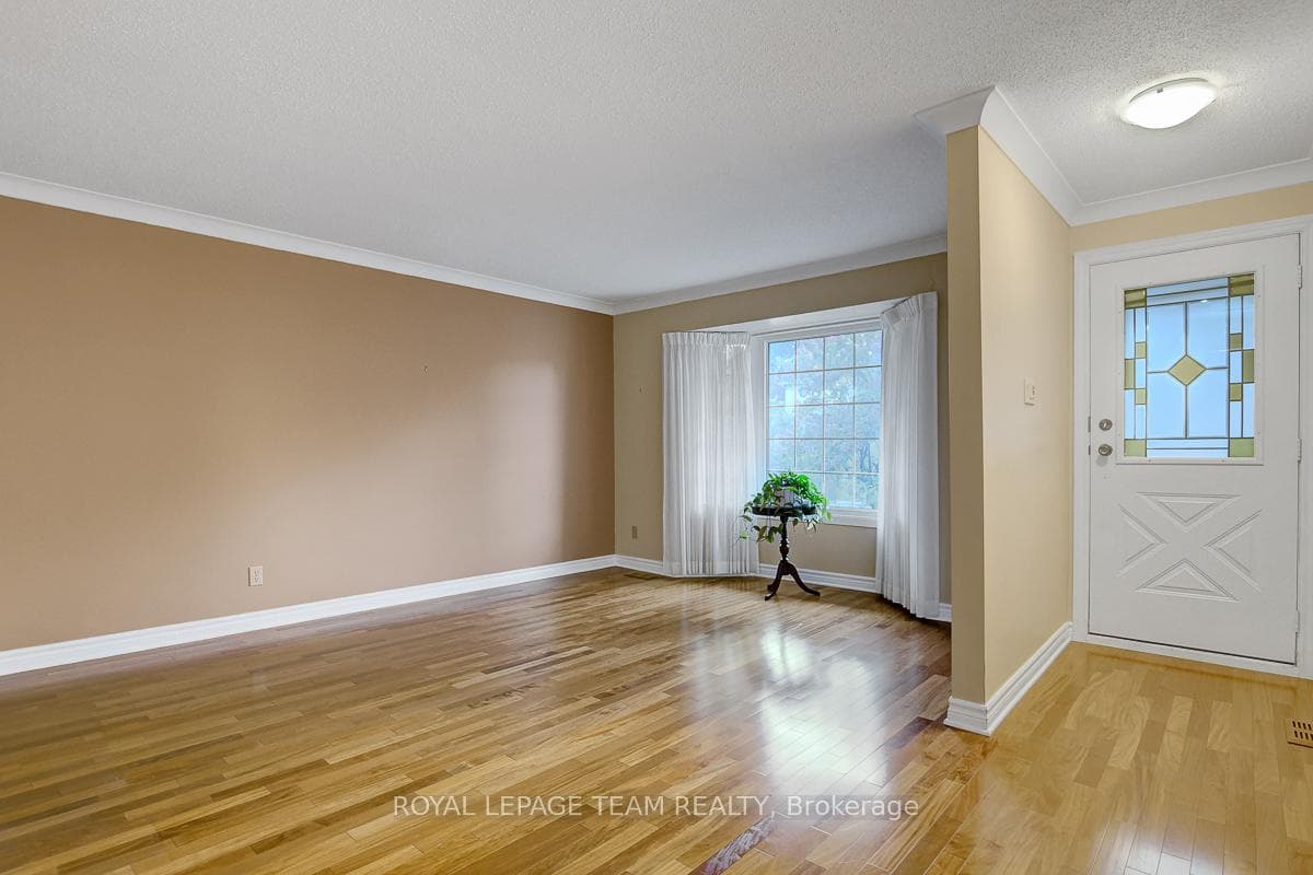 16 Barnstable Drive photo 5