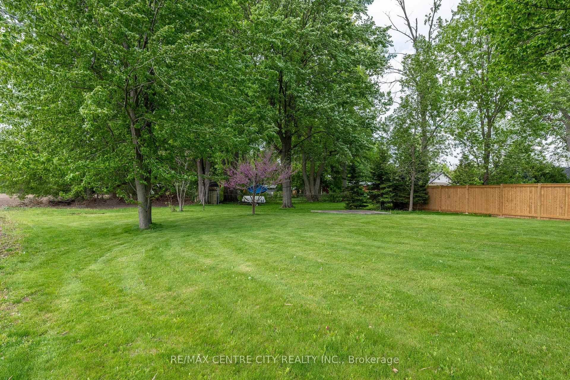 2580 Dundas Street photo 8