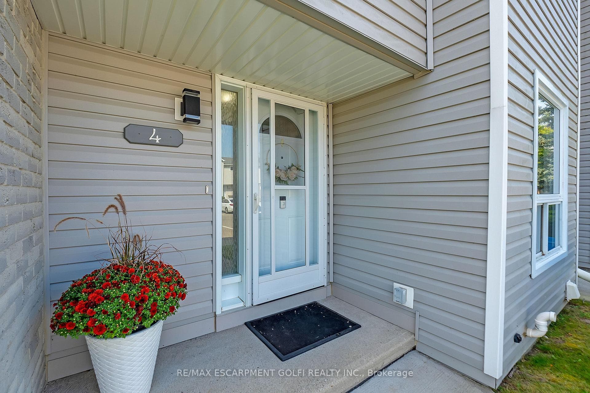 476 Grey Street Unit 4 photo 4