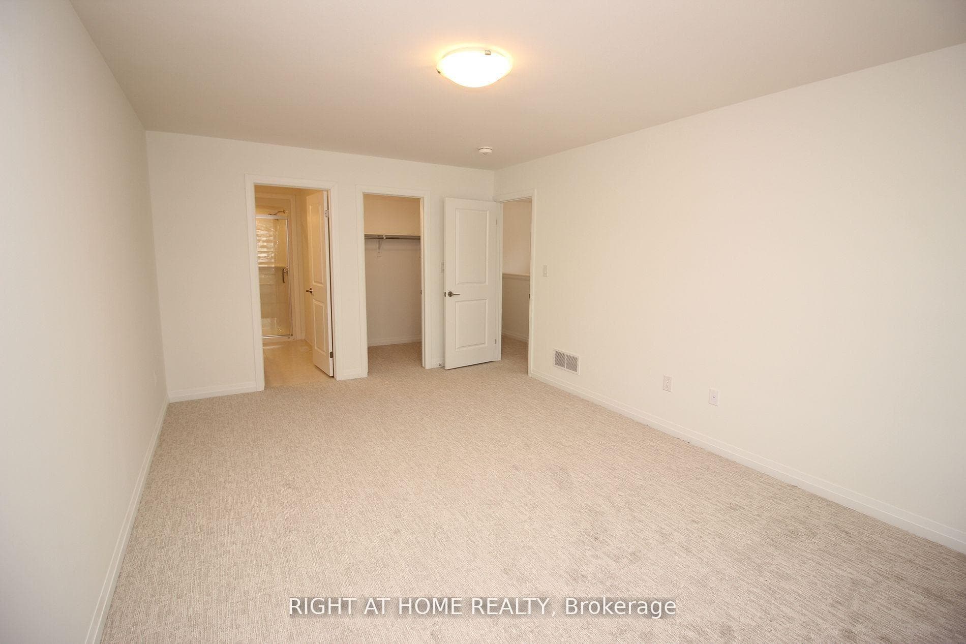136 Alicia Crescent photo 15