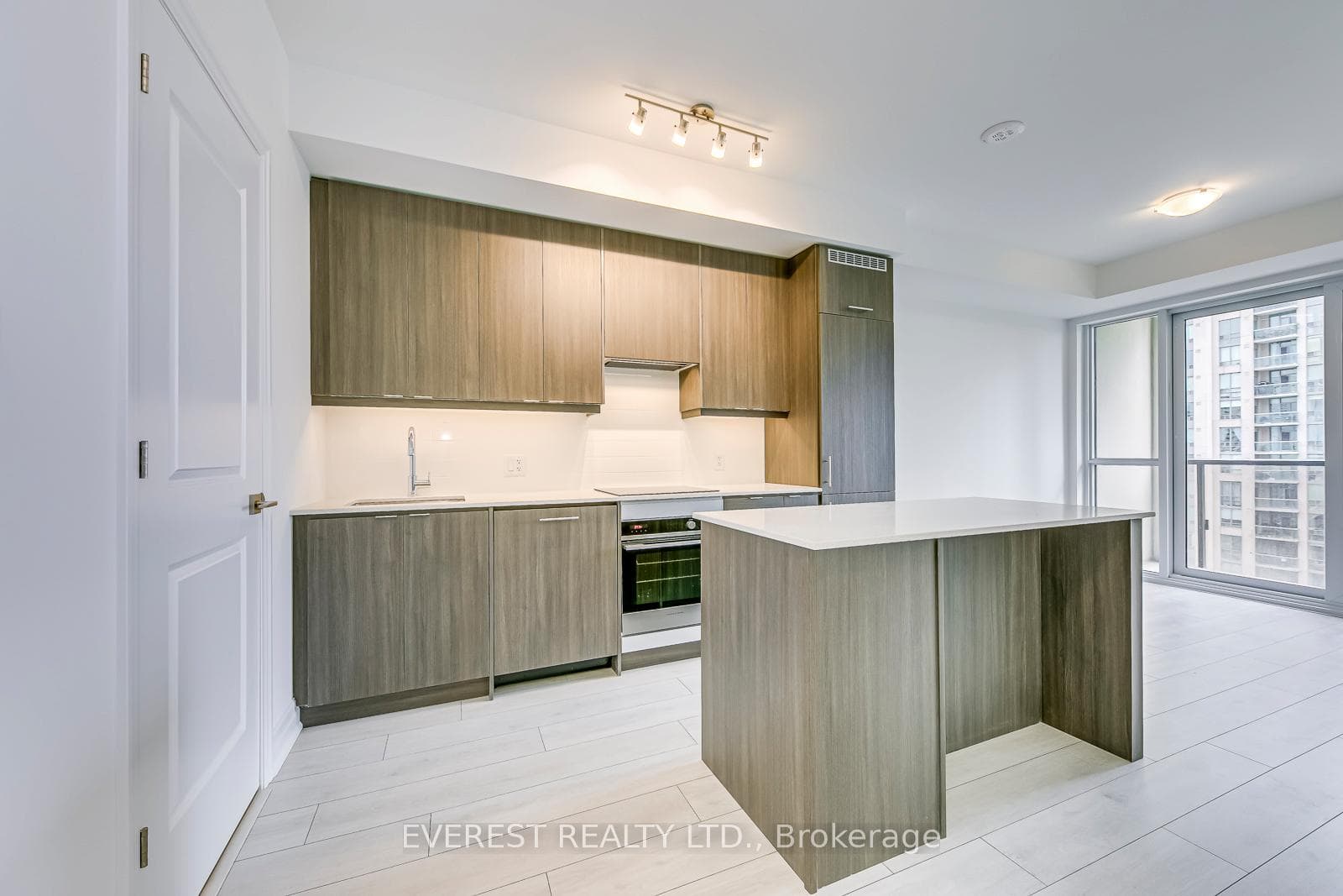 30 ELM Drive Unit 705 photo 11