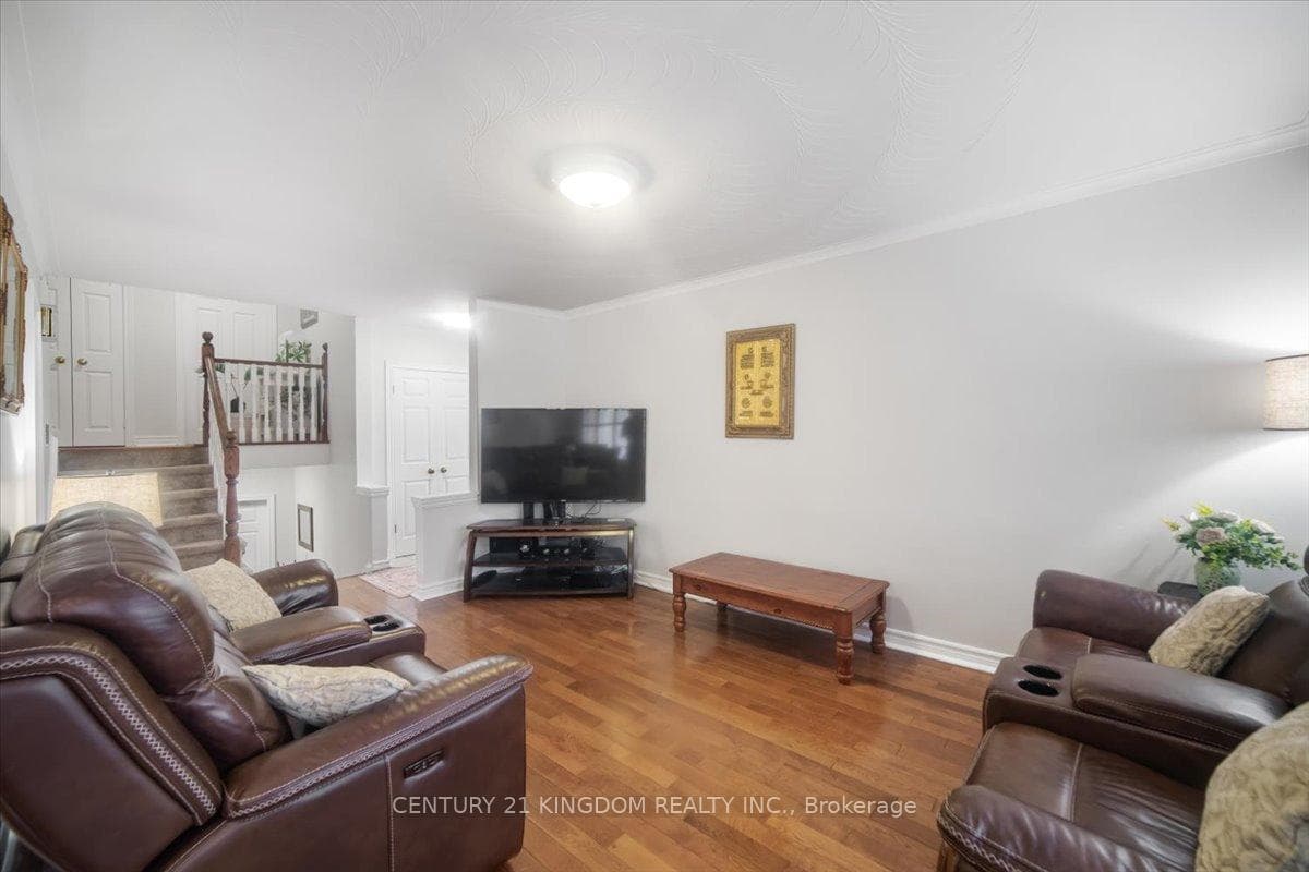 9 Durrington Crescent photo 8