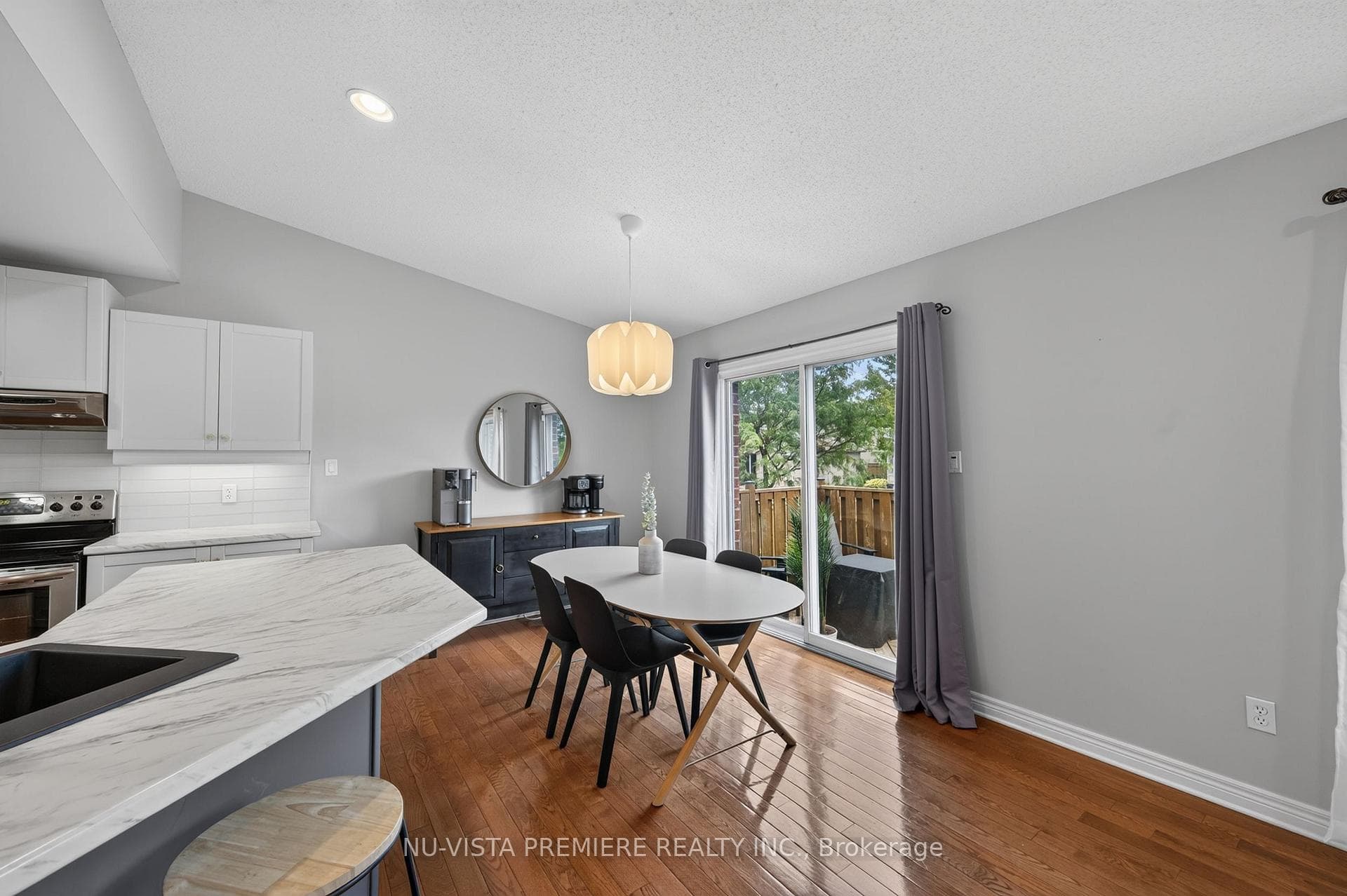 1582 Chelton Place photo 14