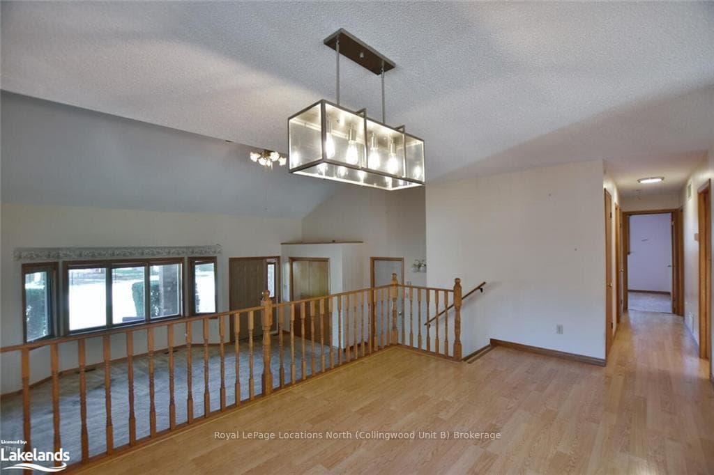 233 SIMCOE Street photo 21