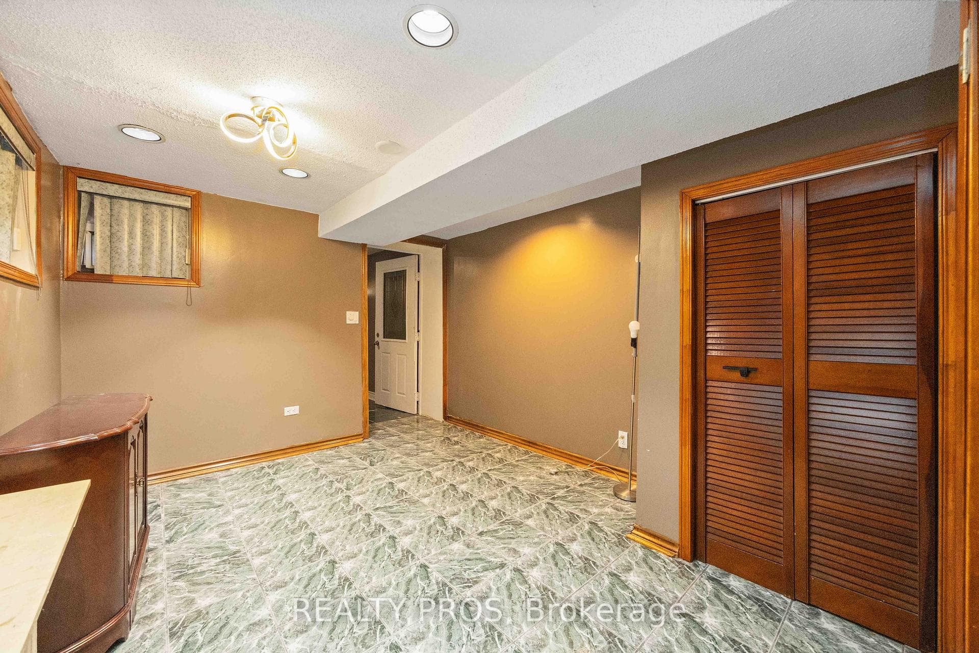 33 Lansdowne Avenue photo 12