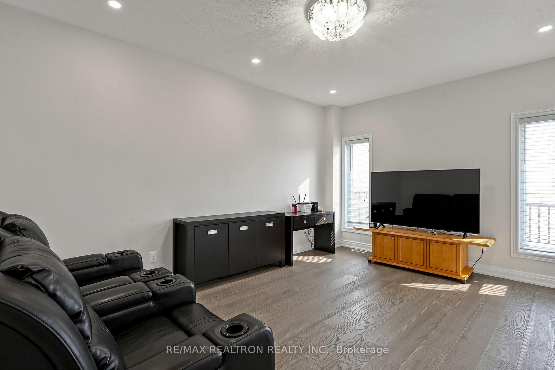 37 Greenspire Avenue photo 9