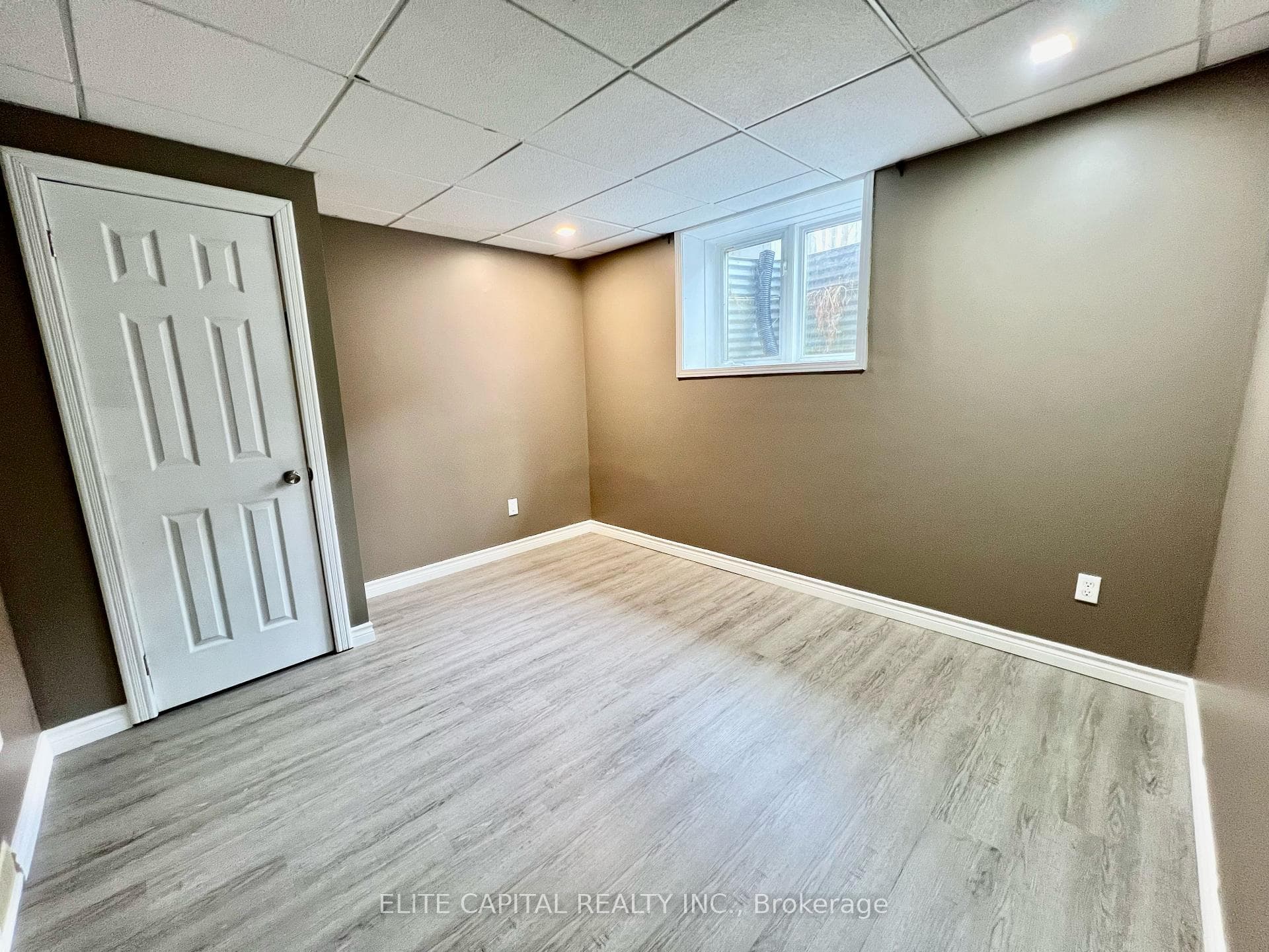 381 Wright Crescent photo 20