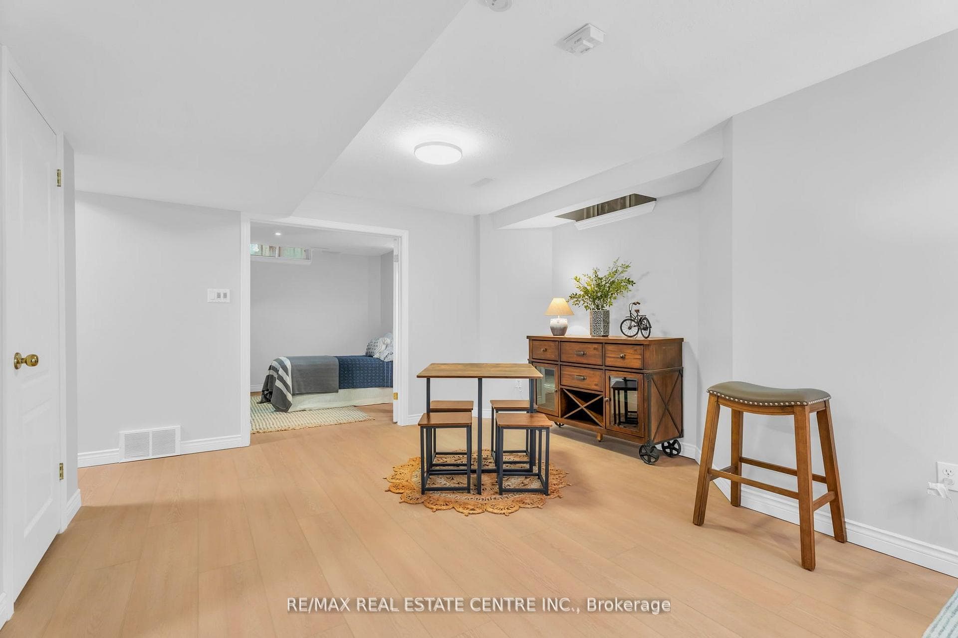 11 Chapman Road photo 32