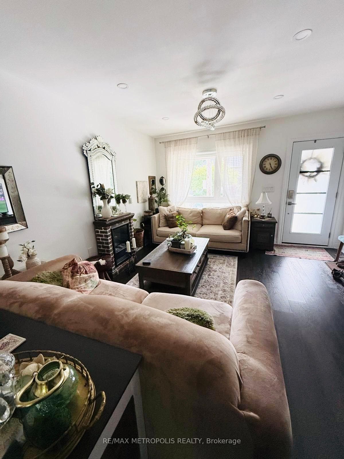 383 Coxwell Avenue Unit MAIN & UPPER photo 15