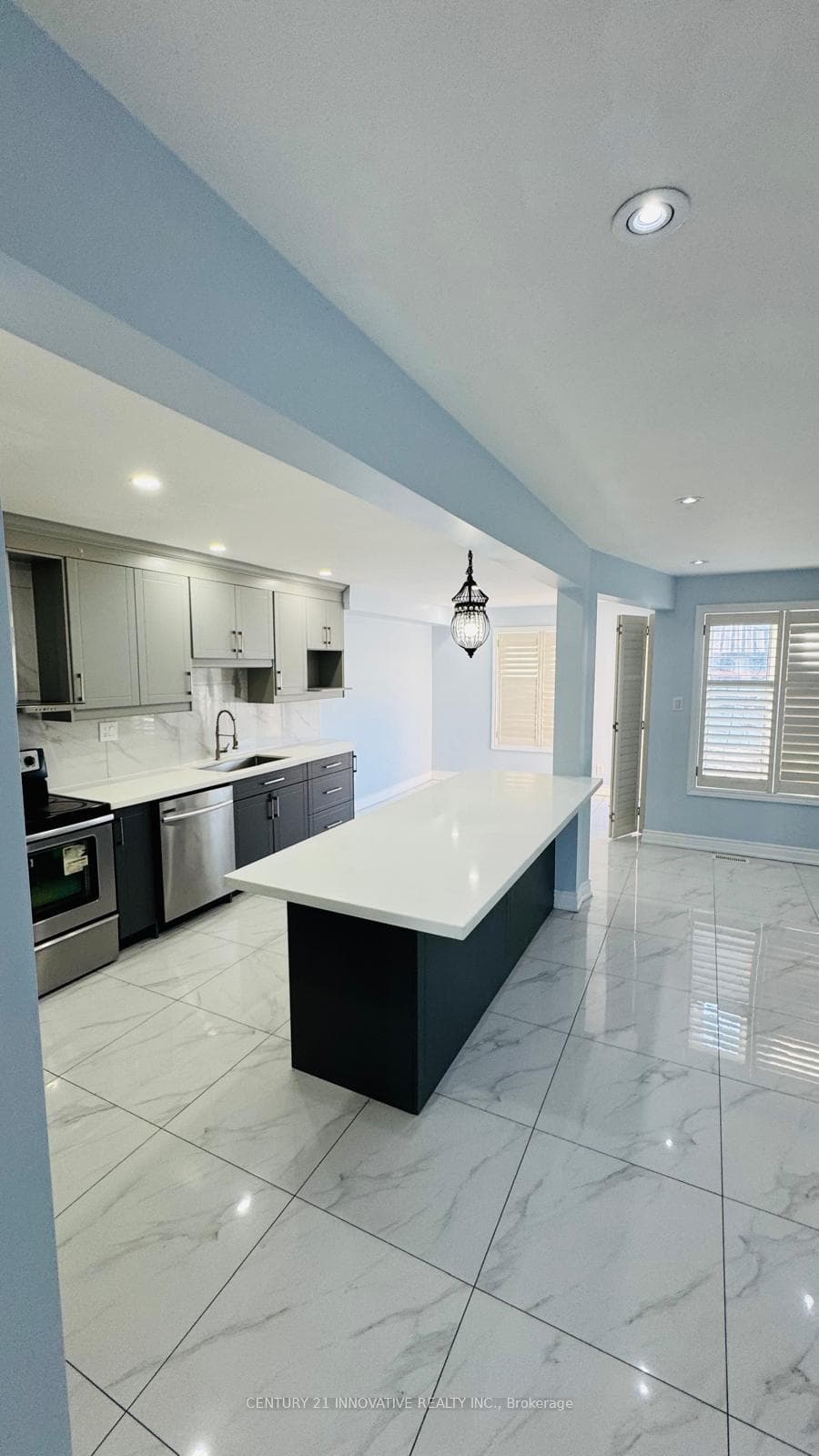 120 Robbinstone Drive photo 4