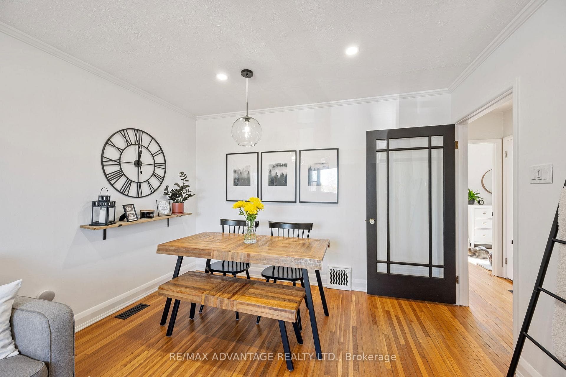 689 Ecclestone Street photo 8