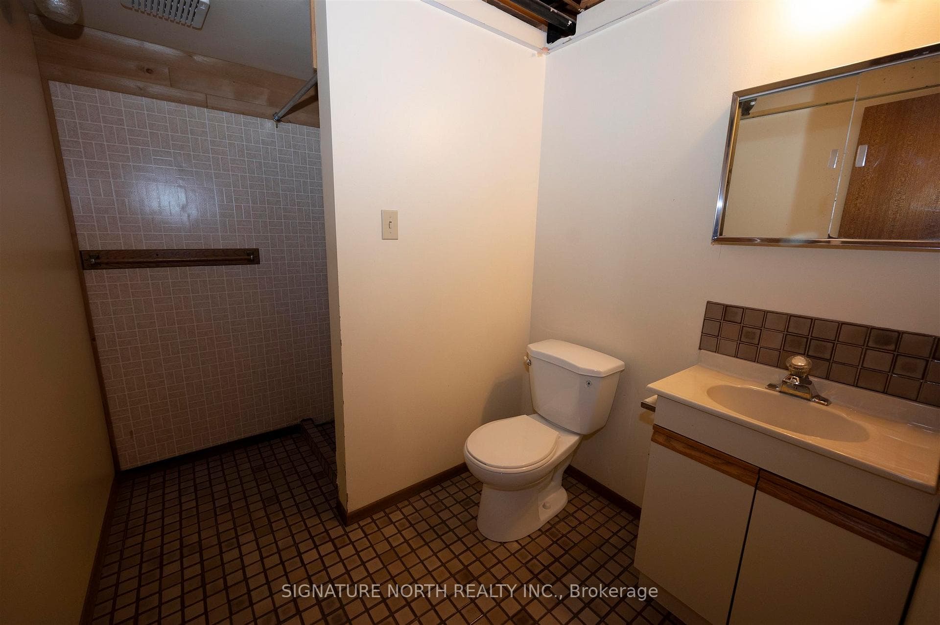 182 Seneca Crescent photo 29