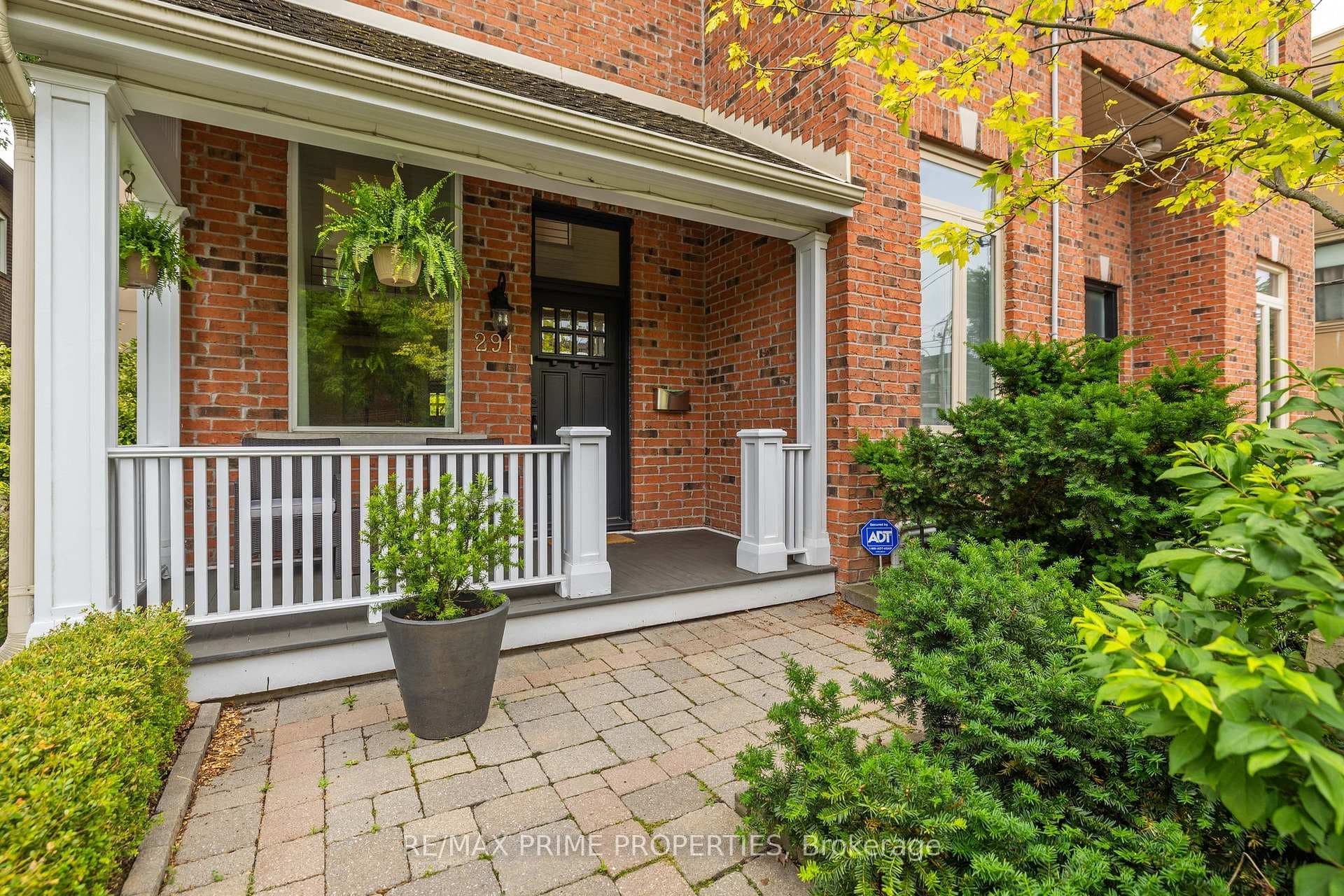 291 Kingswood Road photo 2