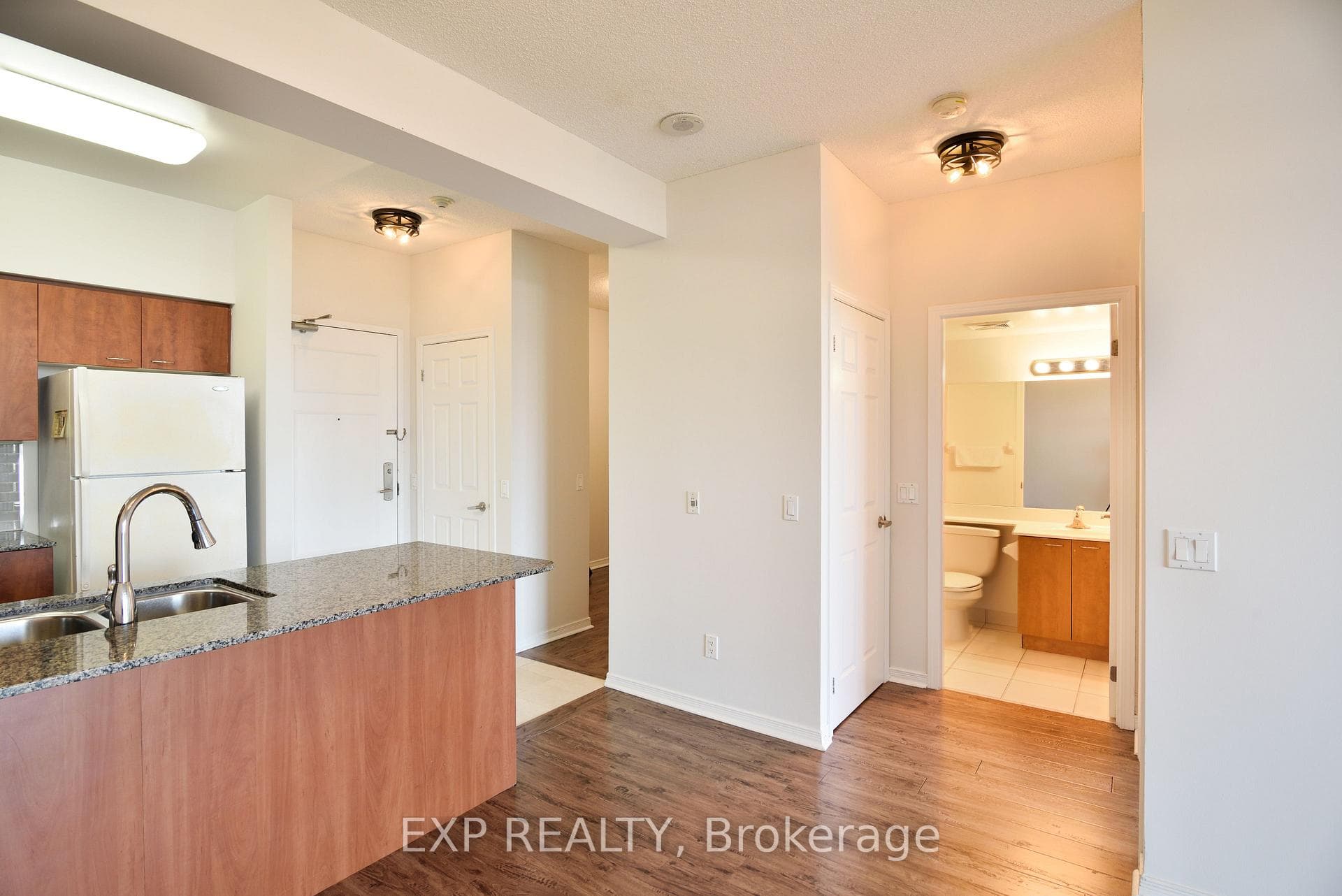 310 Red Maple Road Unit 802 photo 22