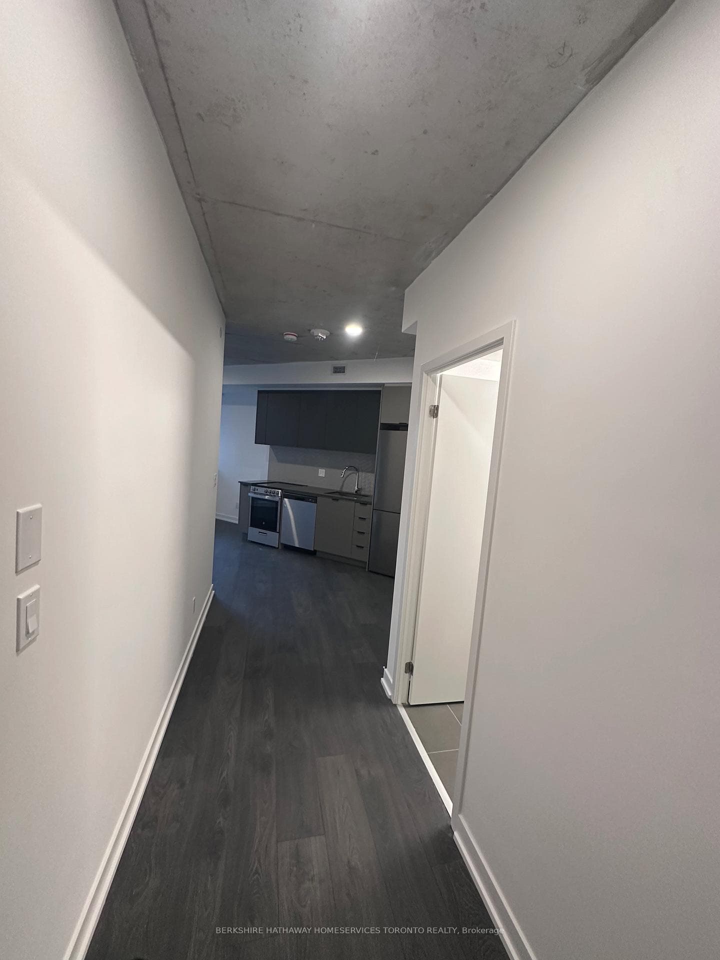 57 Brock Avenue Unit 417 photo 2