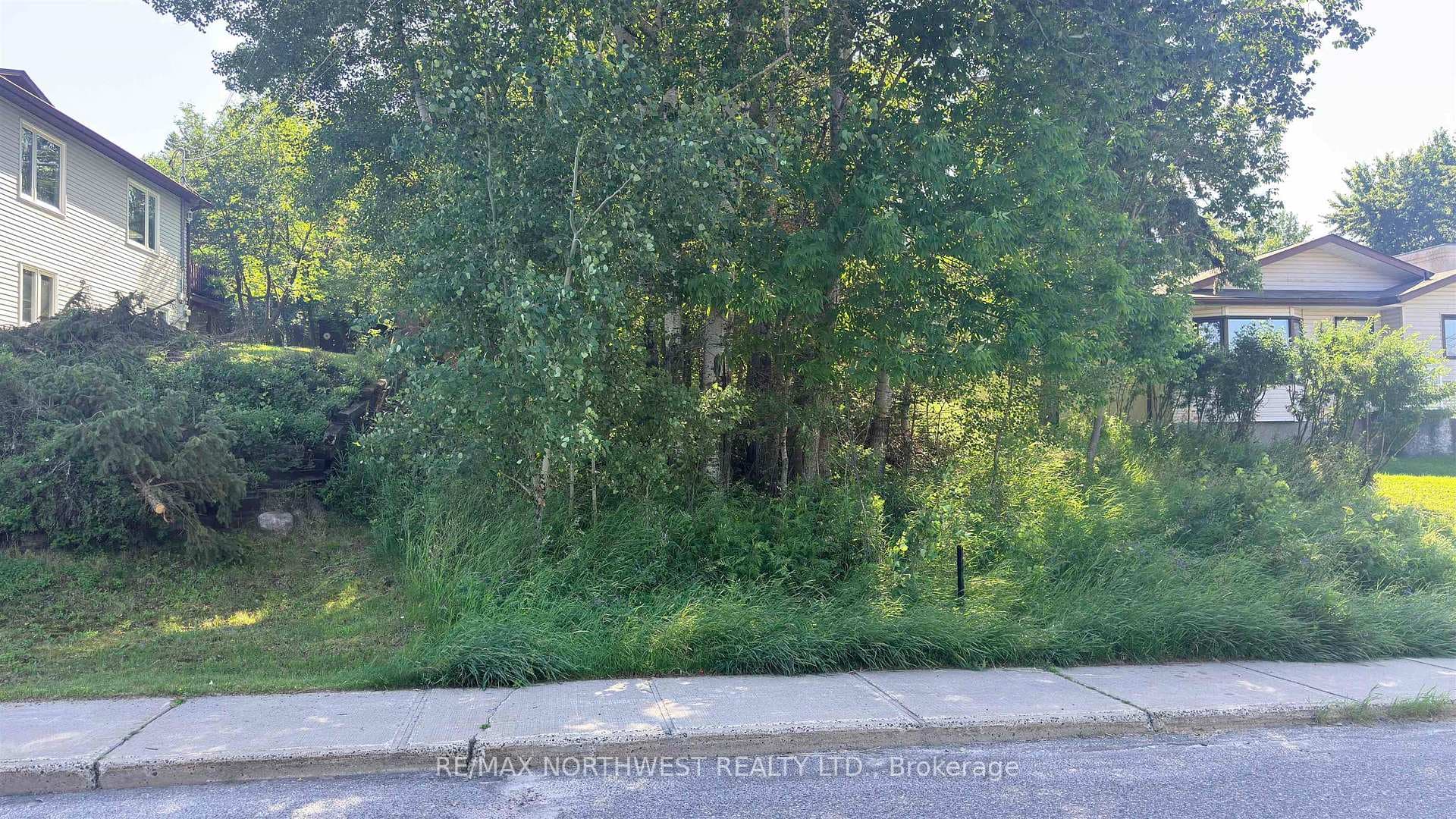 881 4th Avenue S photo 5