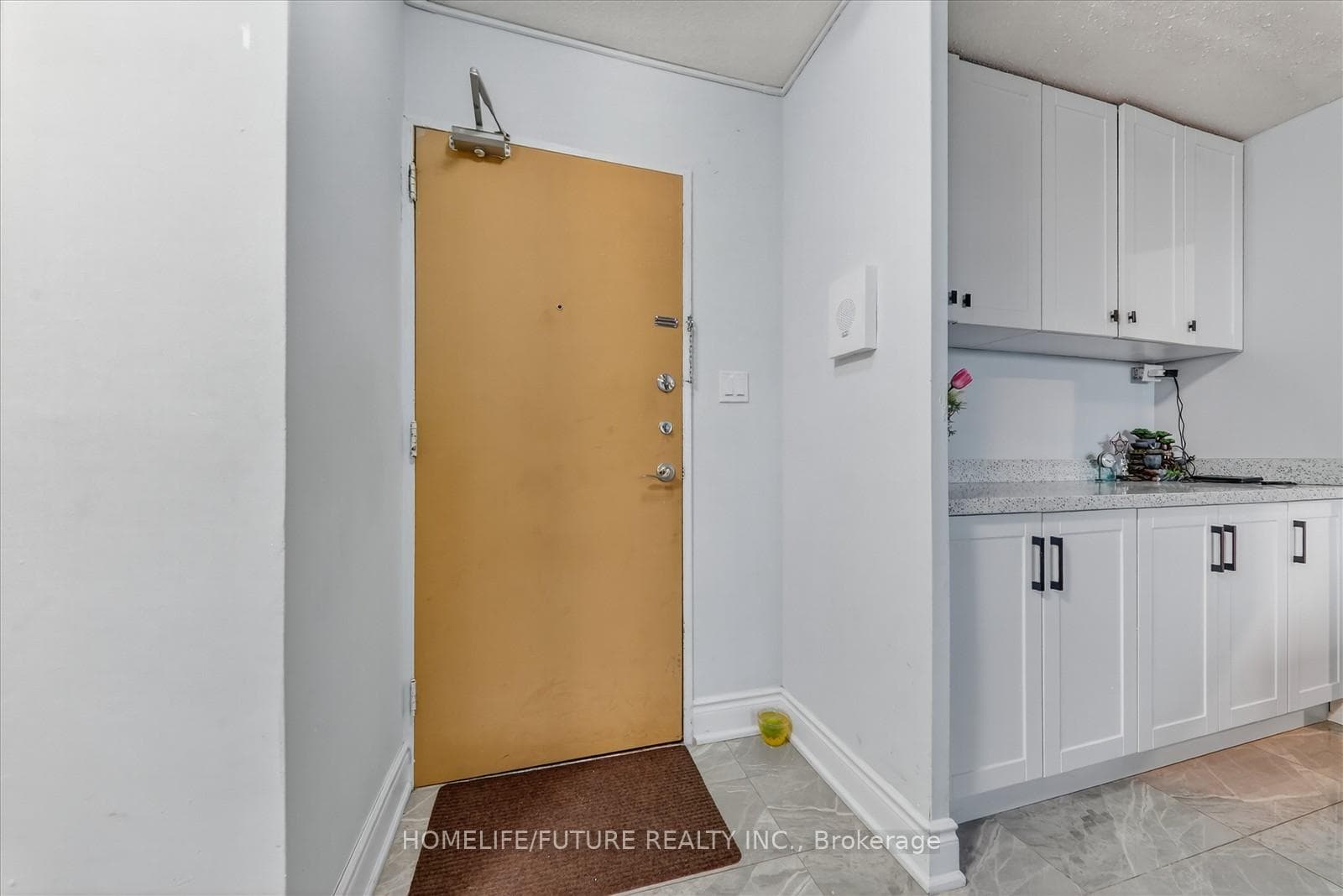 180 Markham Road Unit 705 photo 9