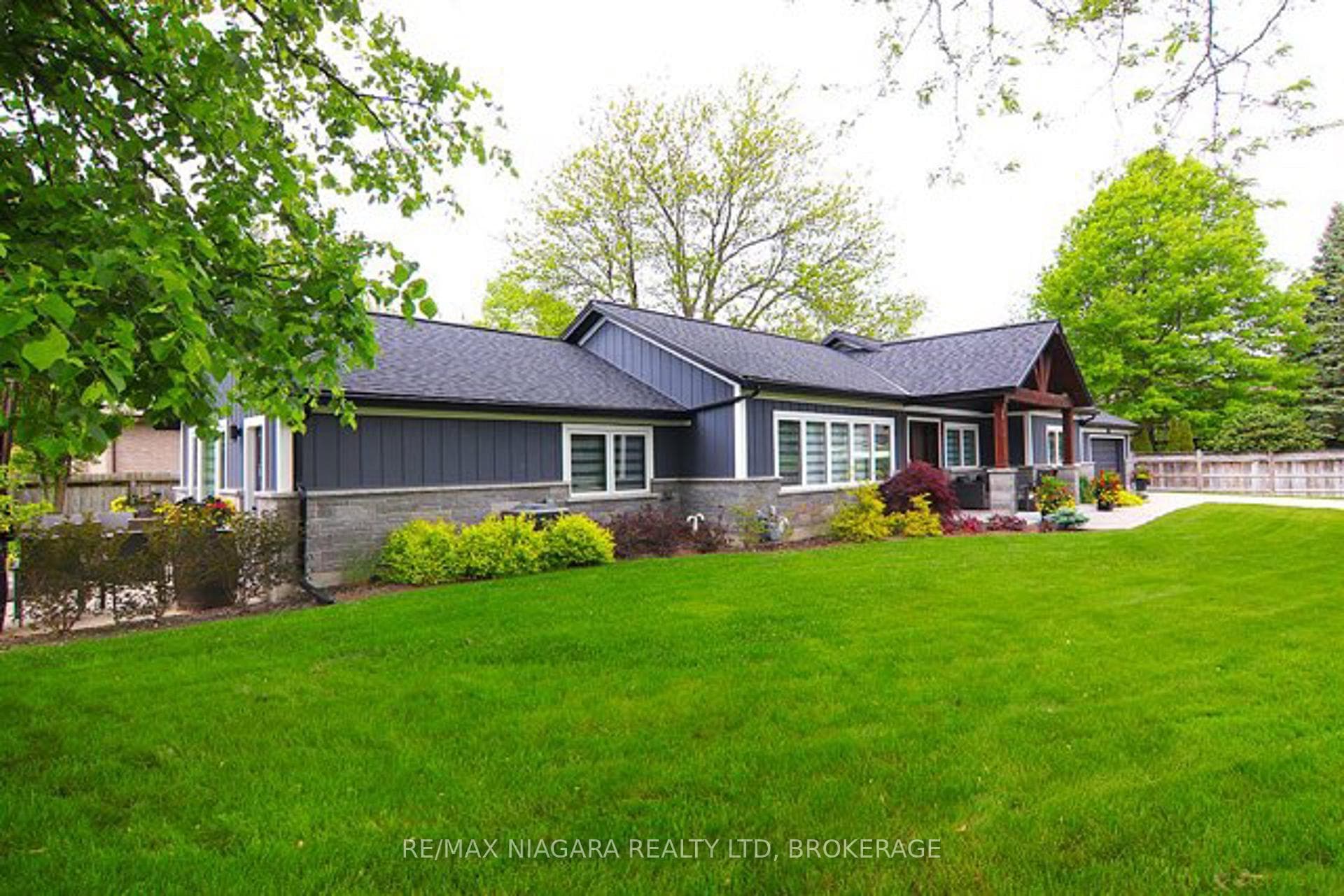 3886 GLENVIEW Drive photo 37