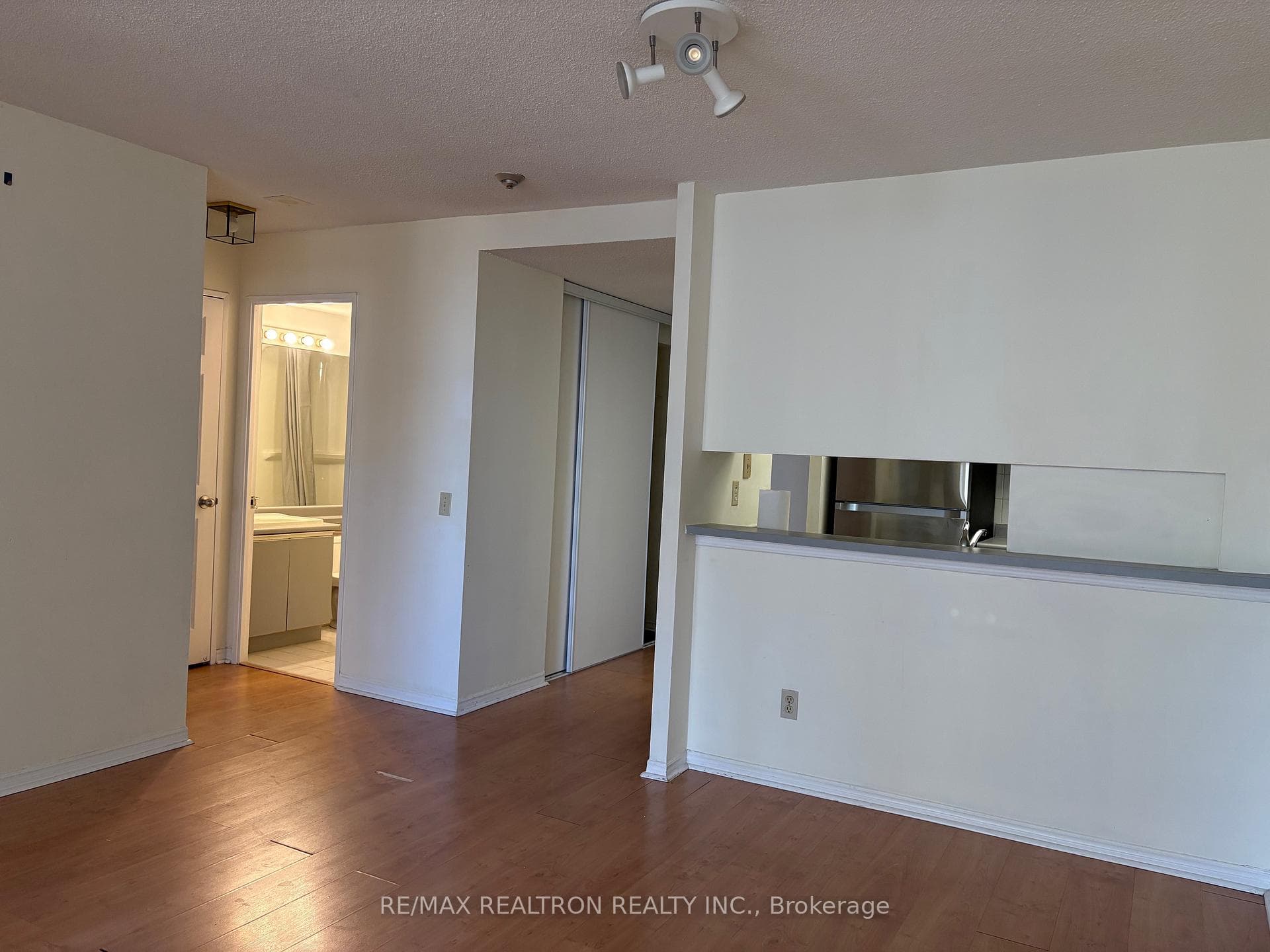 7 Bishop Avenue Unit 1617 photo 18