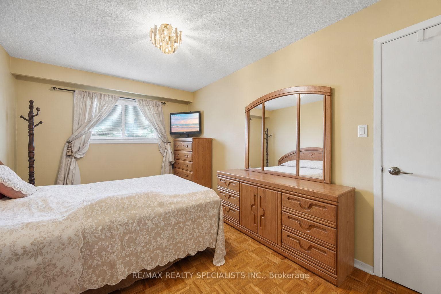2571 Trident Avenue photo 12