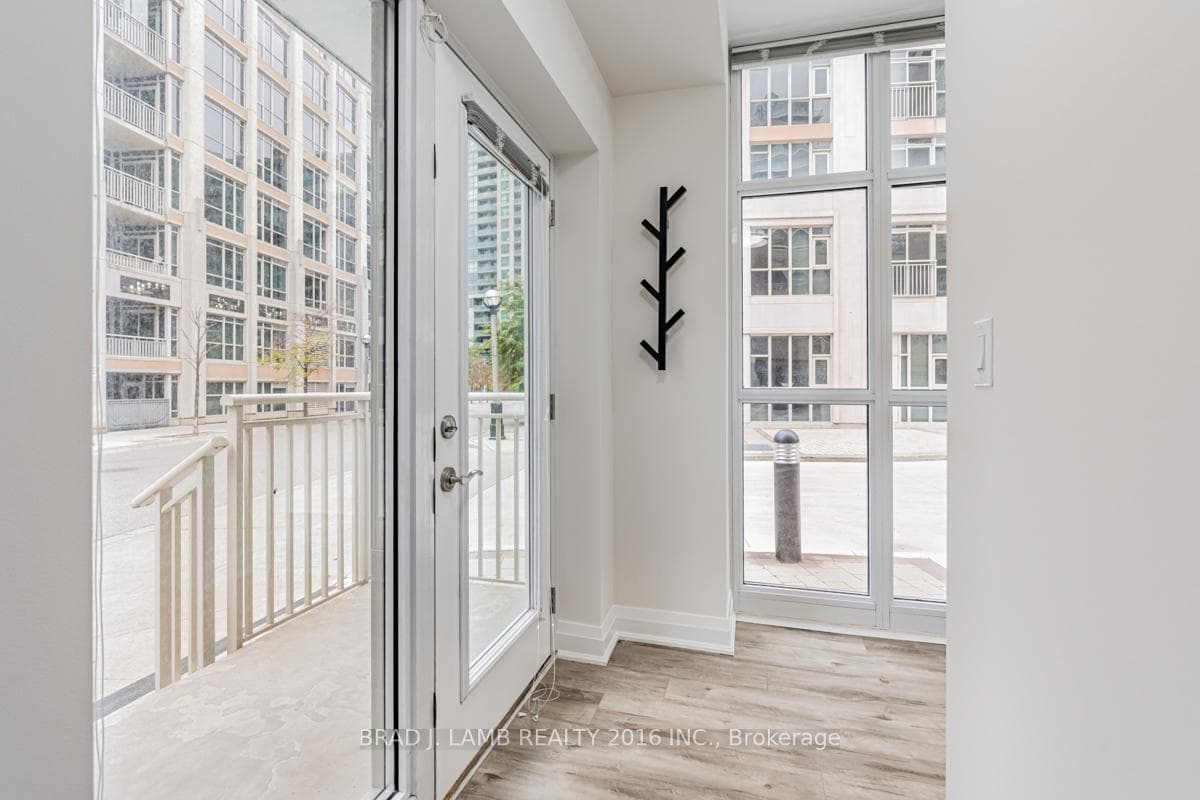 86 Sloping Sky Mews Unit TH #6 photo 2