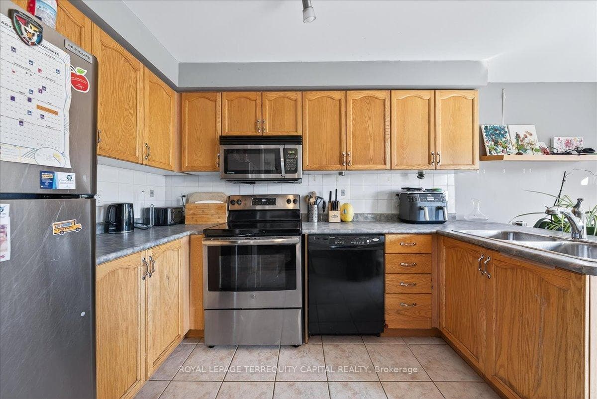 118 Leslie Avenue photo 19