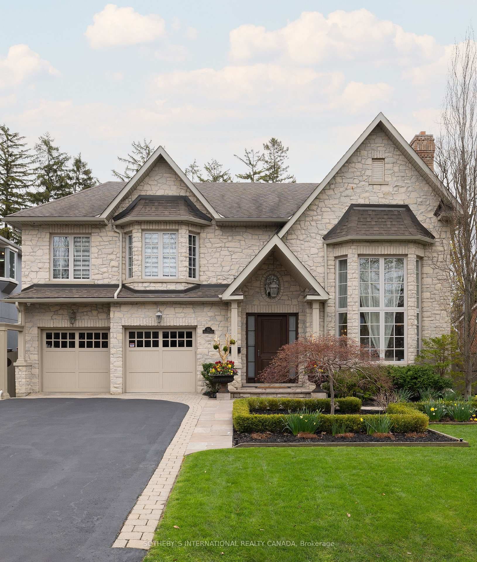 52 Nottingham Drive photo 2