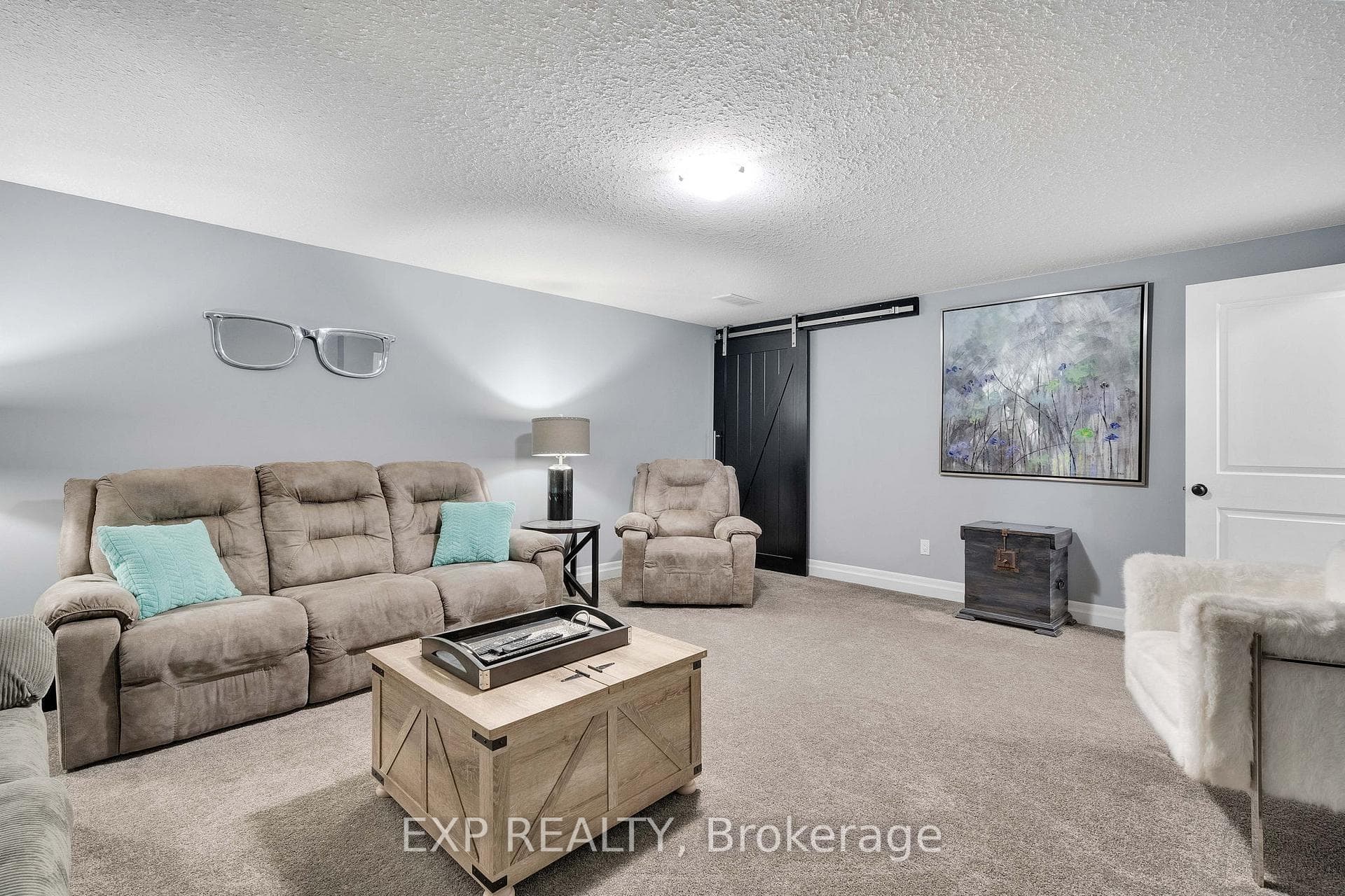 493 Bennett Crescent photo 29