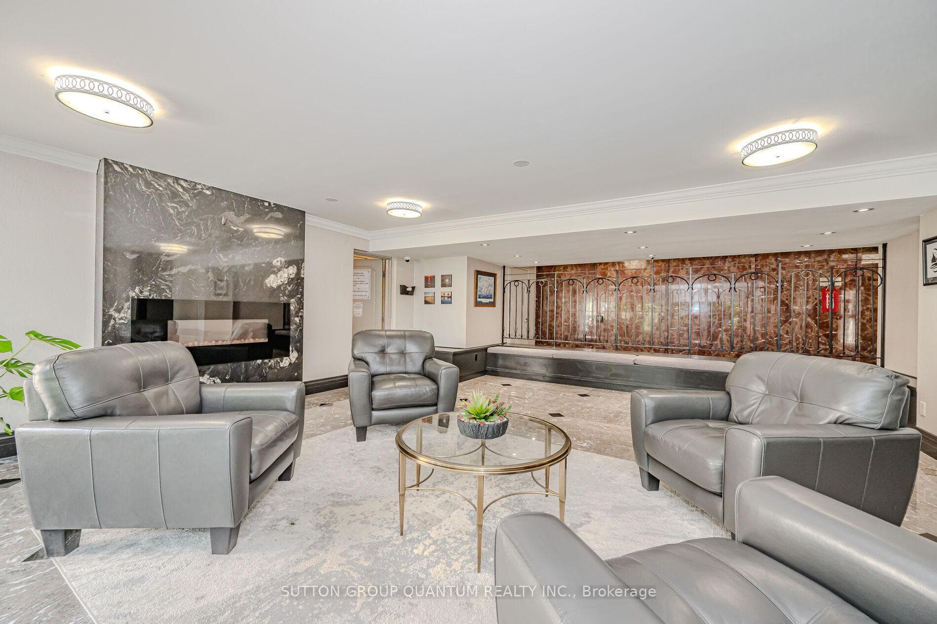500 Green Road Unit 211 photo 5