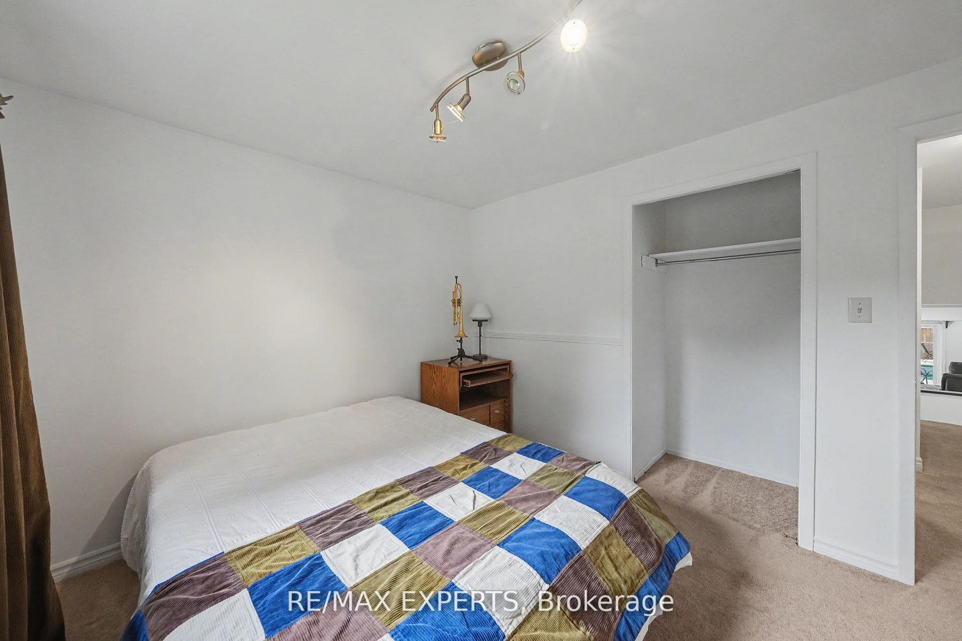 32 Oak Court photo 24