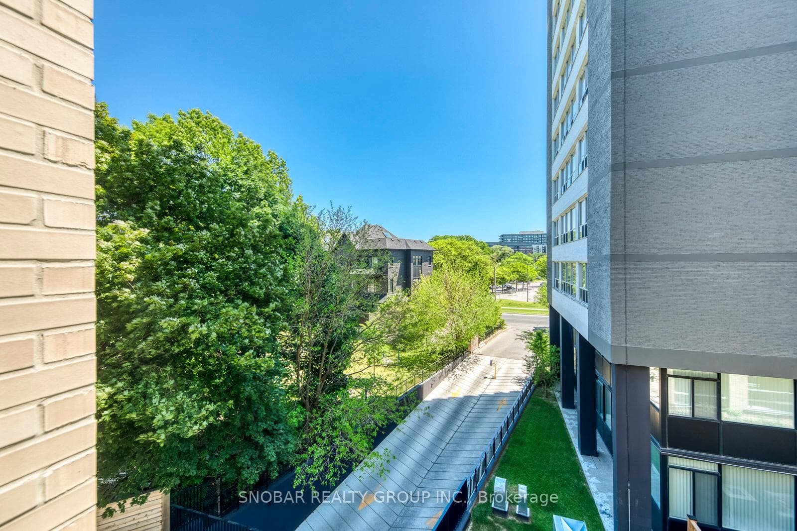 293 The Kingsway N/A Unit 310 photo 16