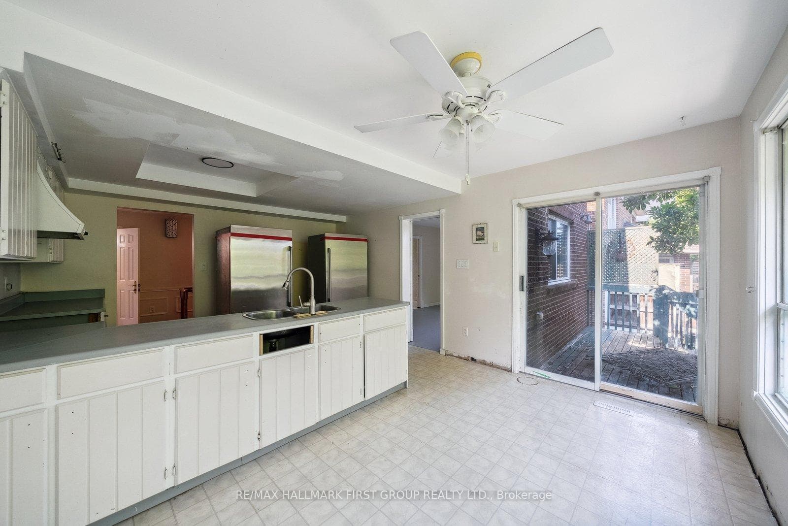 481 Broadgreen Street photo 14