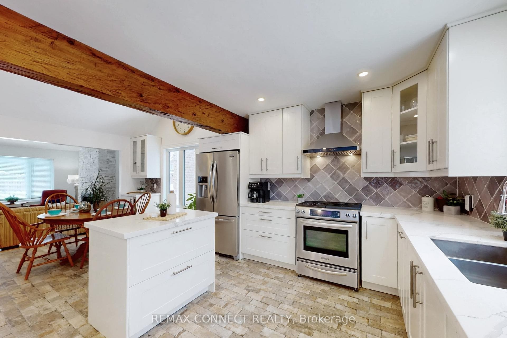 20 Beaumont Drive photo 9