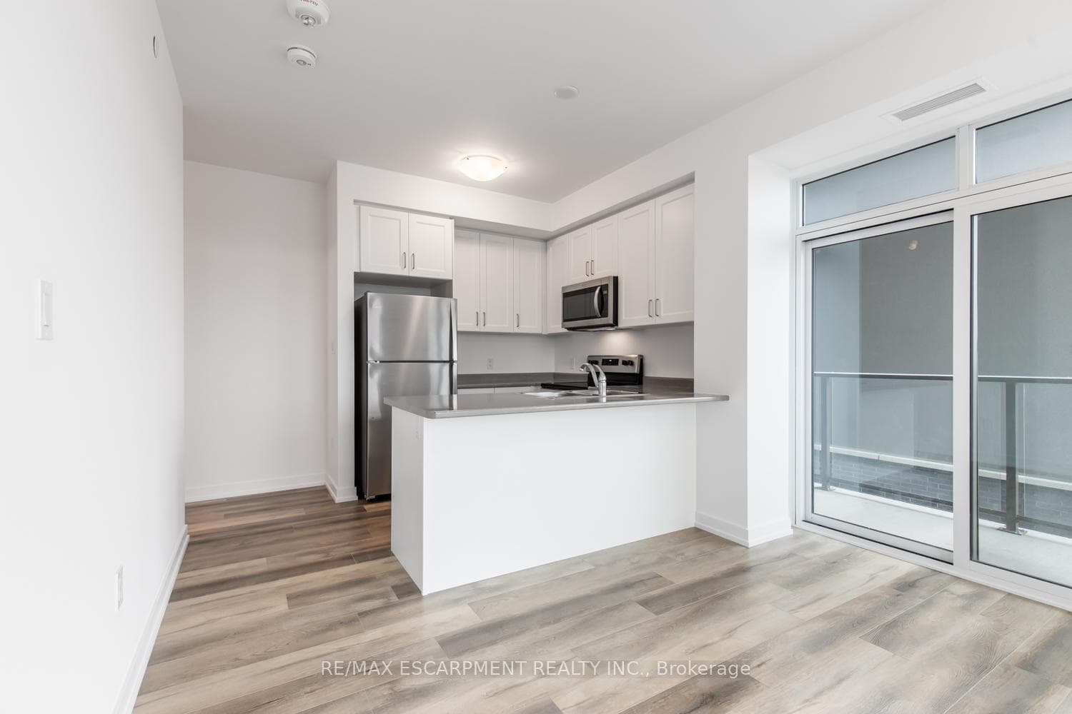 470 Dundas Street Unit 402 photo 13